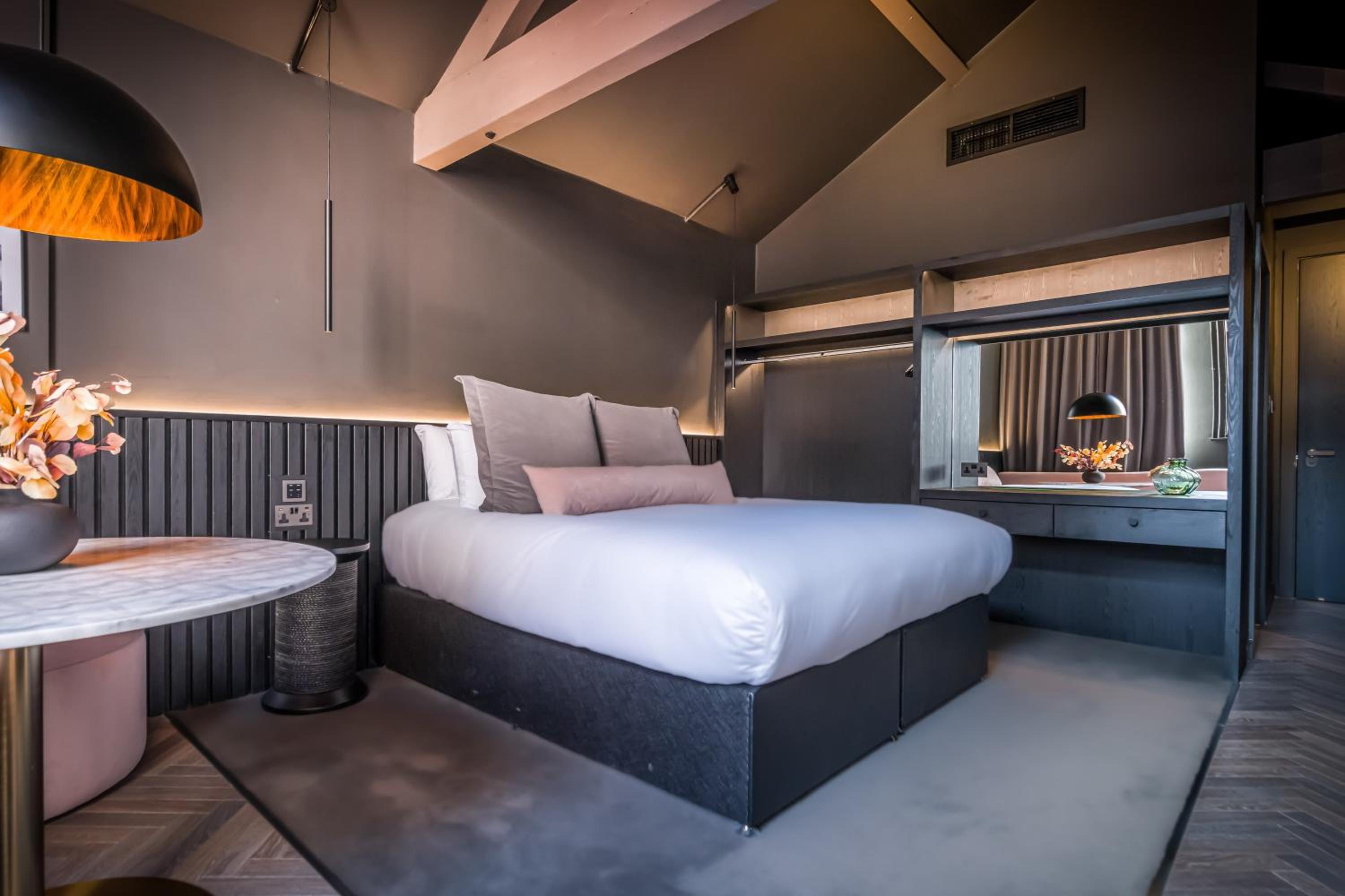 Deluxe King Room photo 1