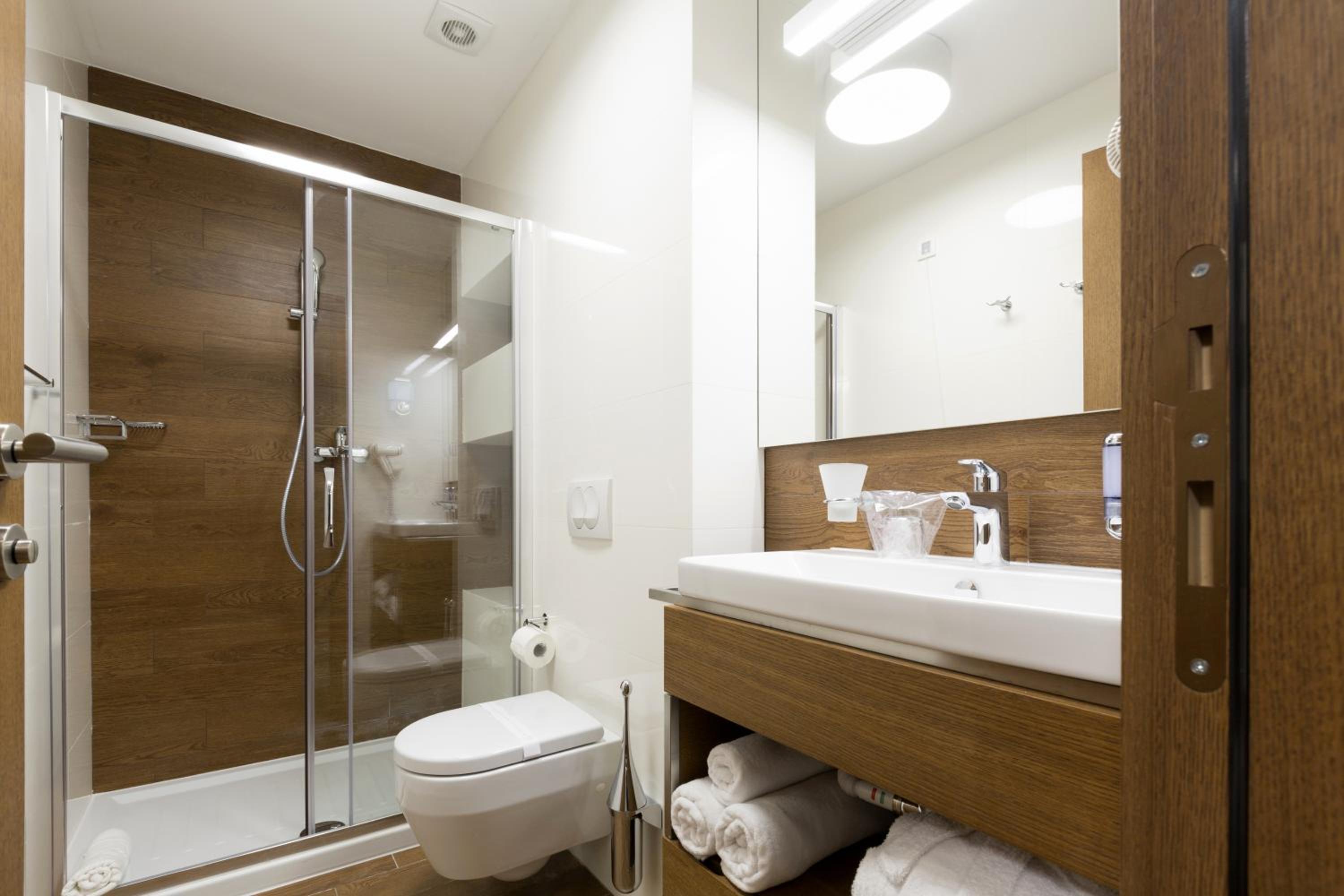 Deluxe King Room photo 2