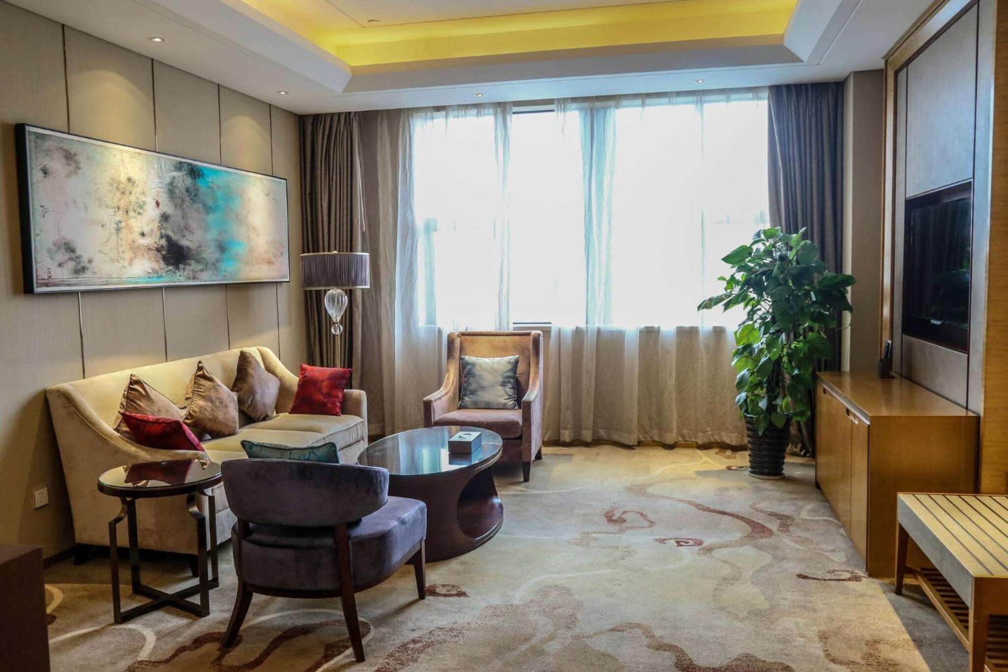 King Suite - Non-Smoking photo 1