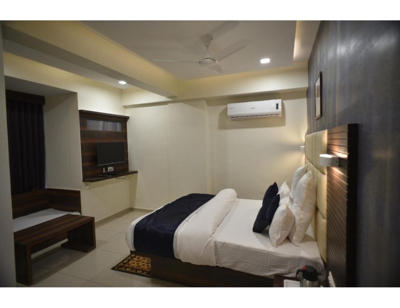 Deluxe Double Room photo 3