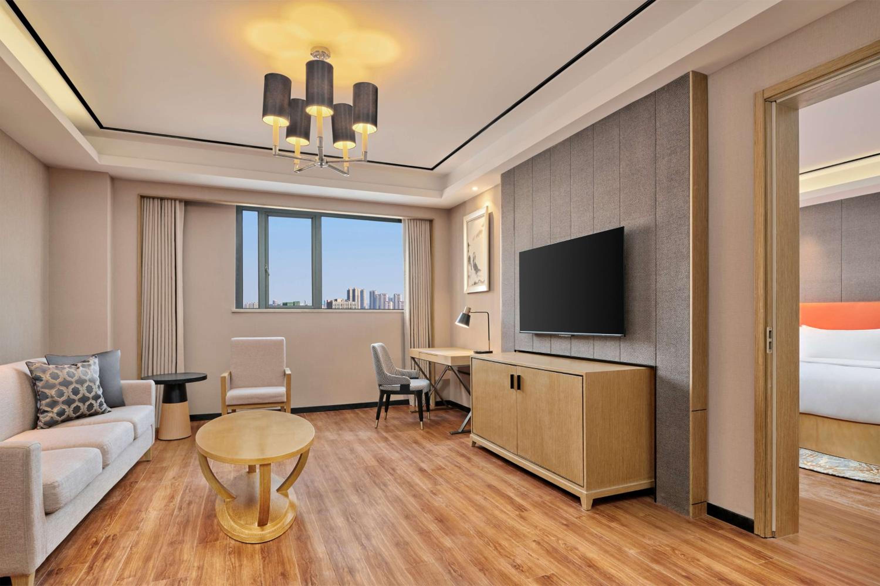 Deluxe King Suite