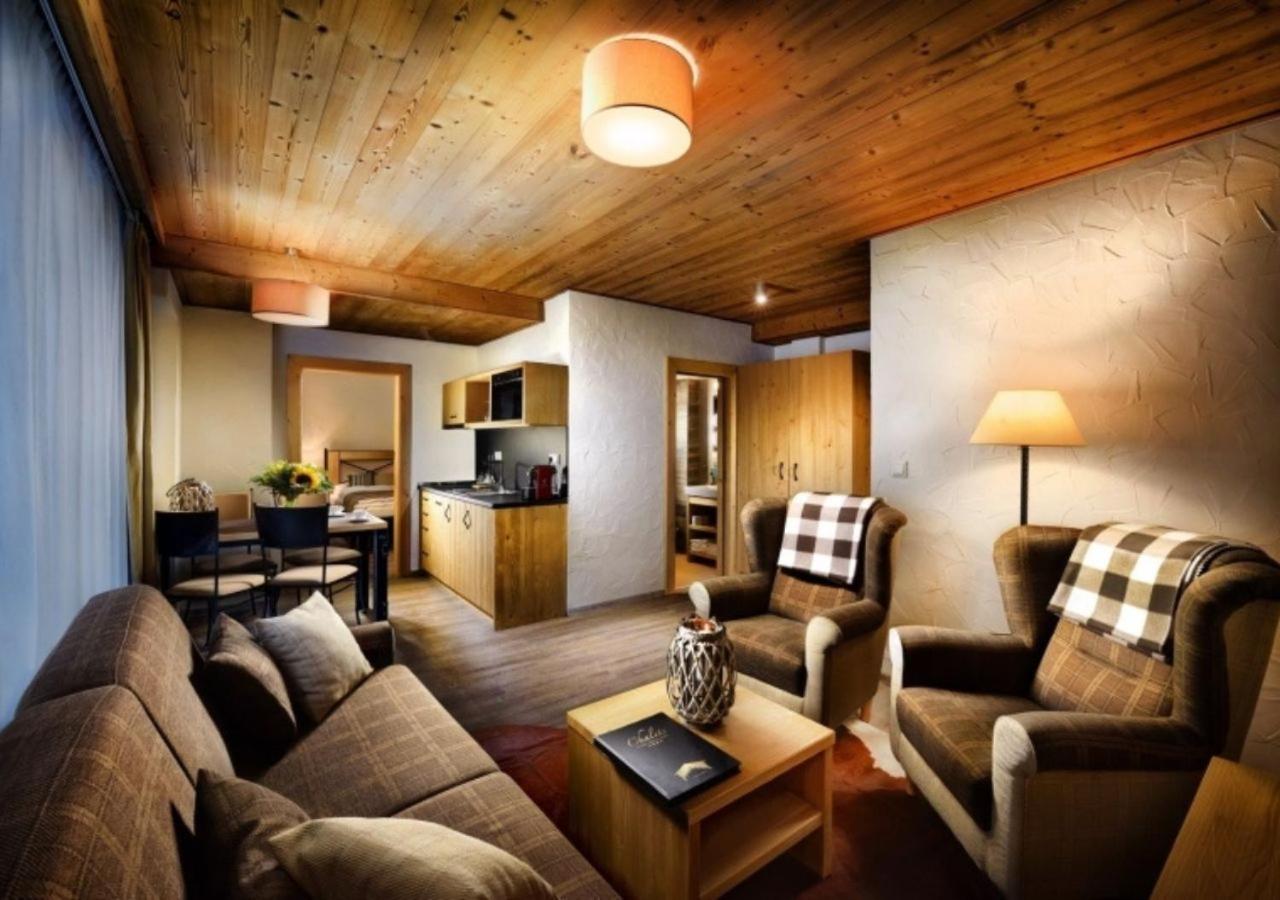 One-Bedroom Mountain Apartment