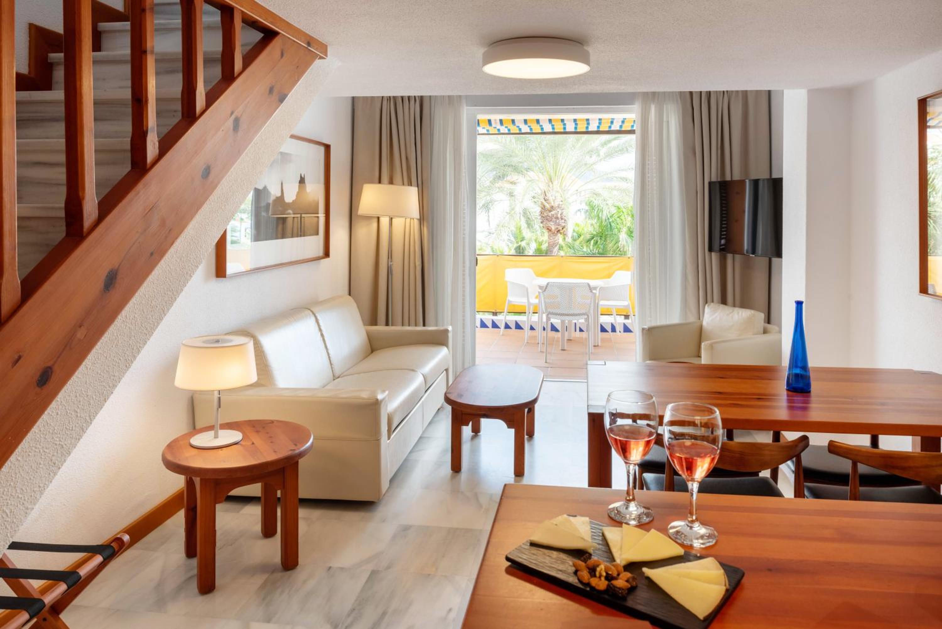 One-Bedroom Superior Apartment with Garden View photo 3