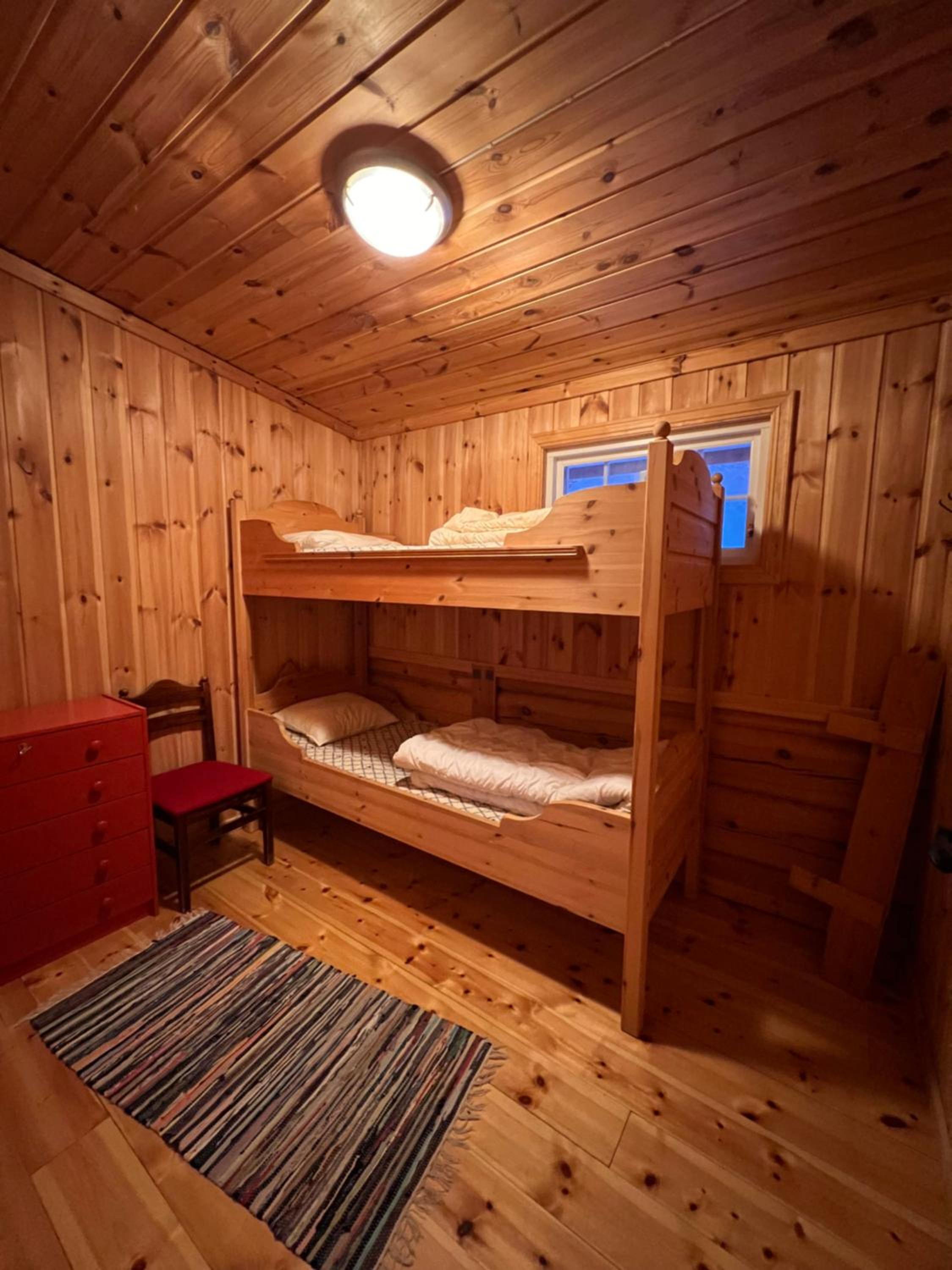 Three-Bedroom Cottage - Photo 8