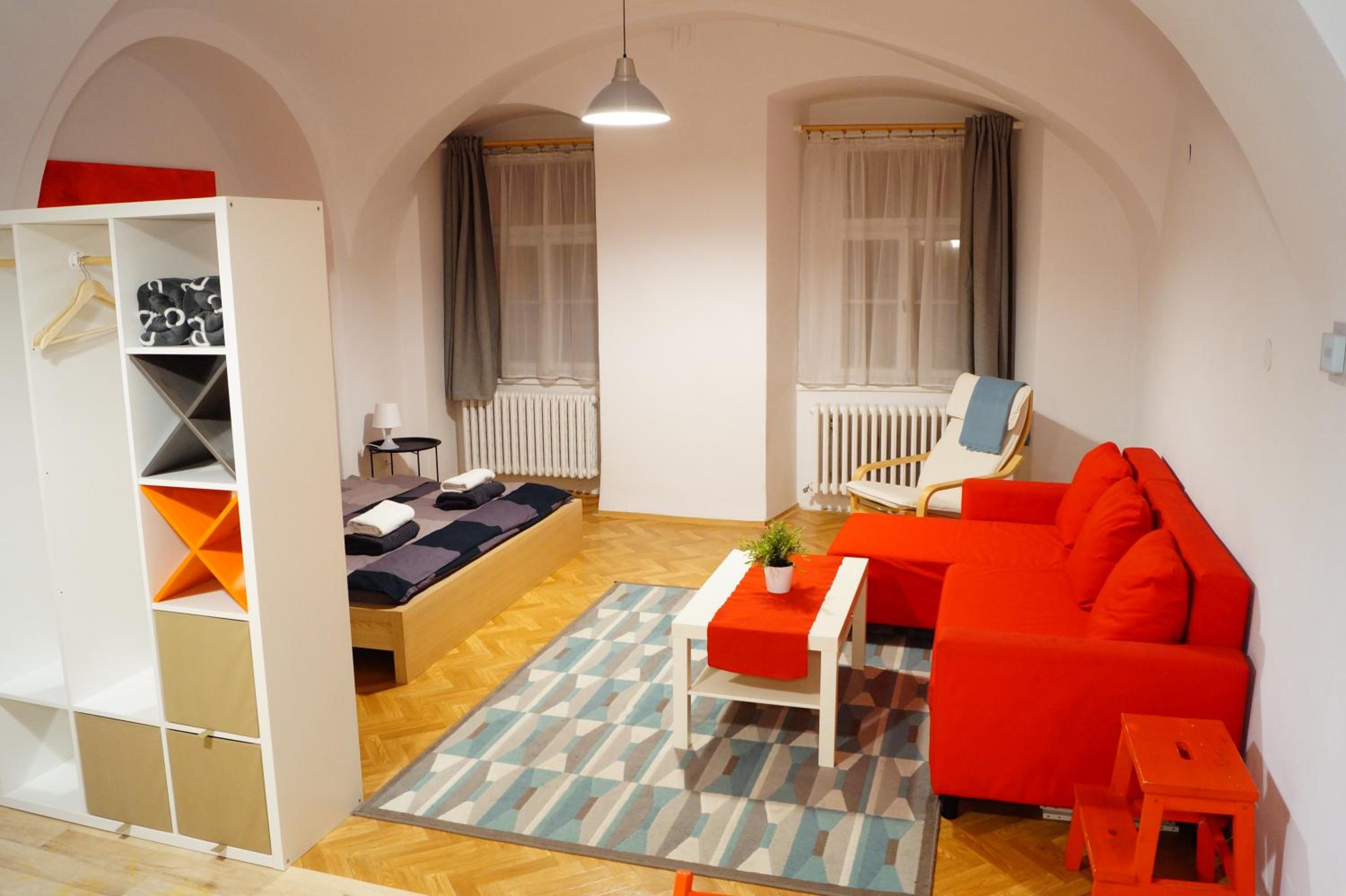 One-Bedroom Apartment photo 1