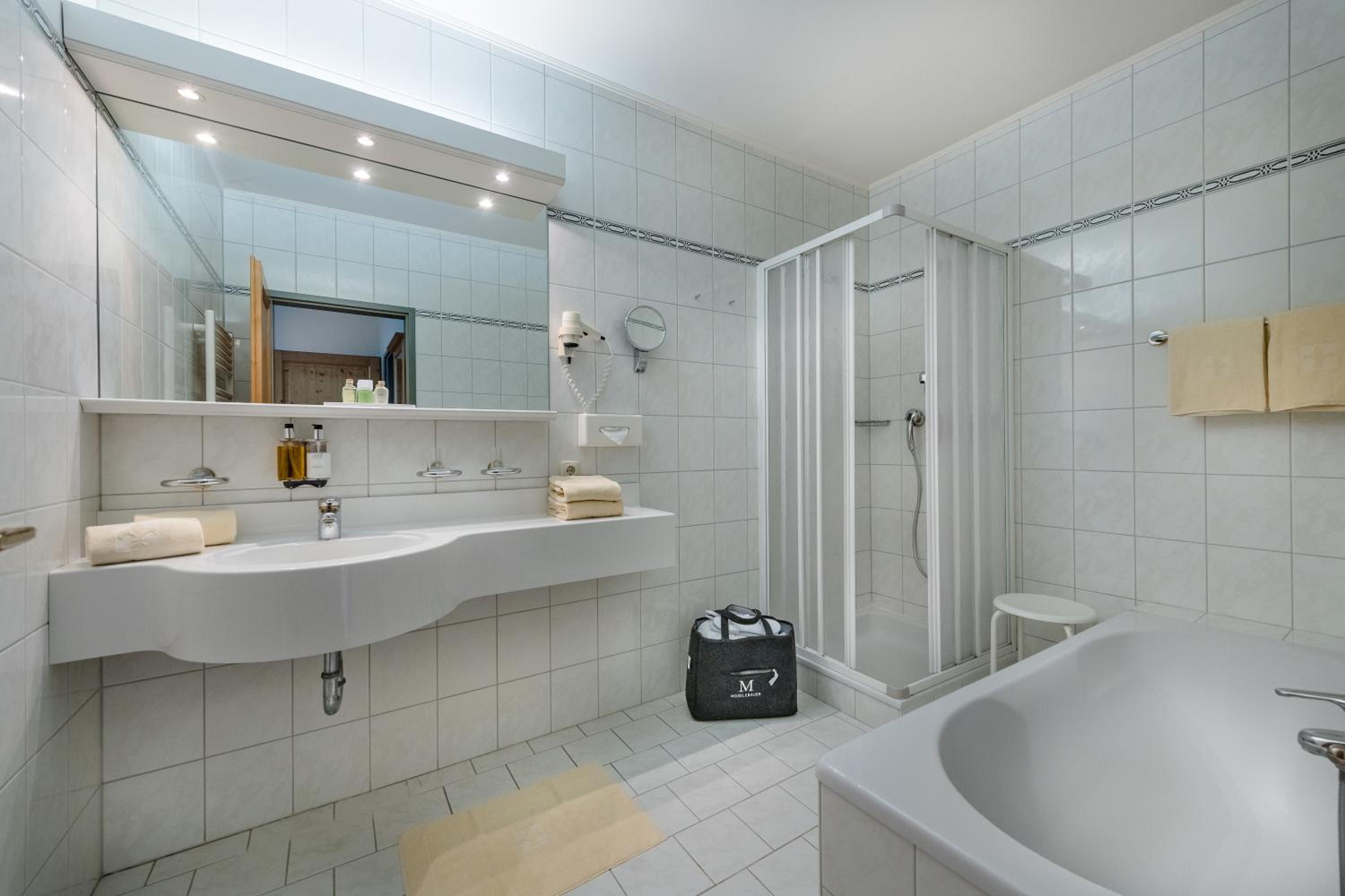 Deluxe Double Room with Balcony - Photo 2
