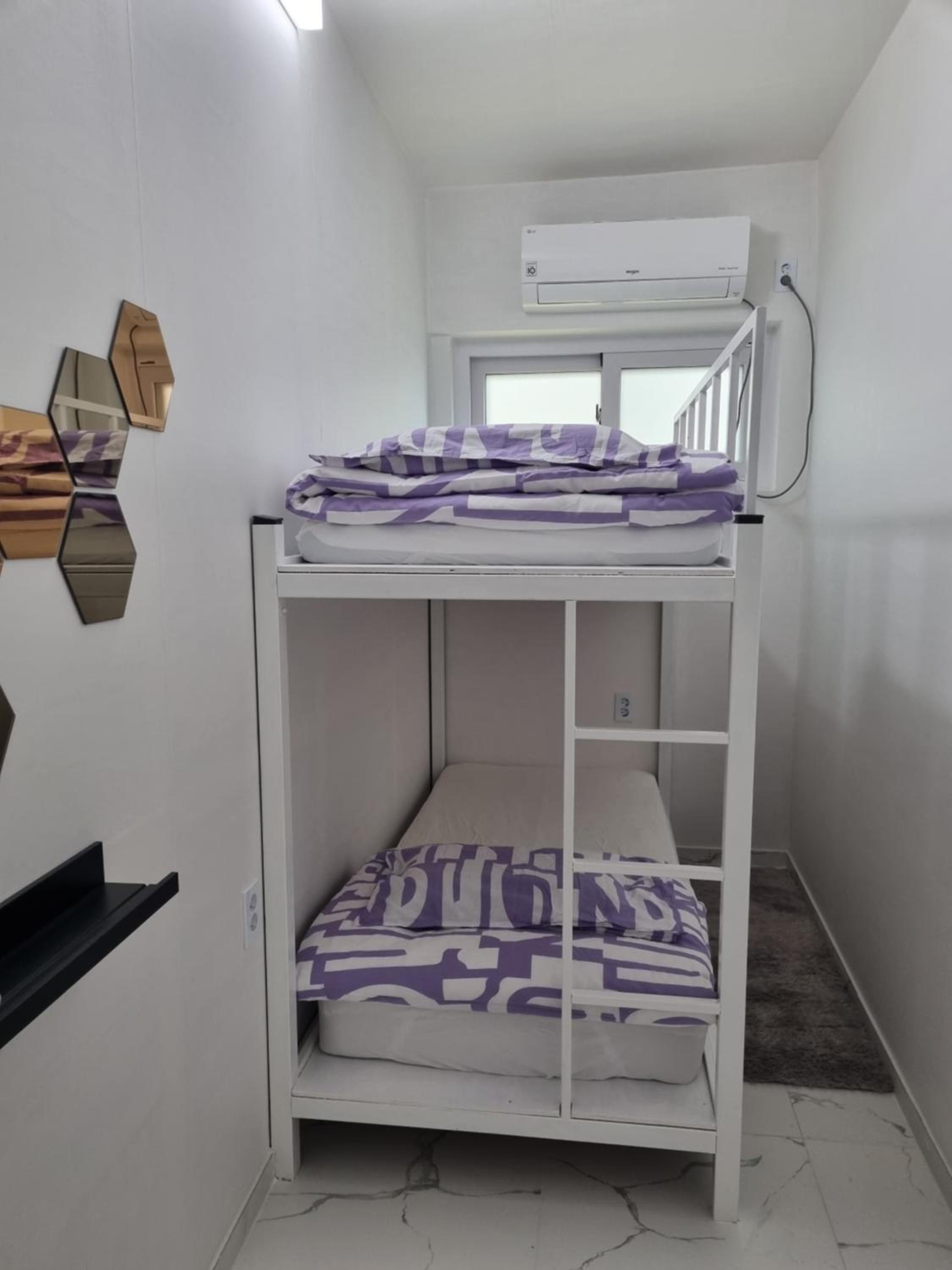 Economy Twin Room photo 1