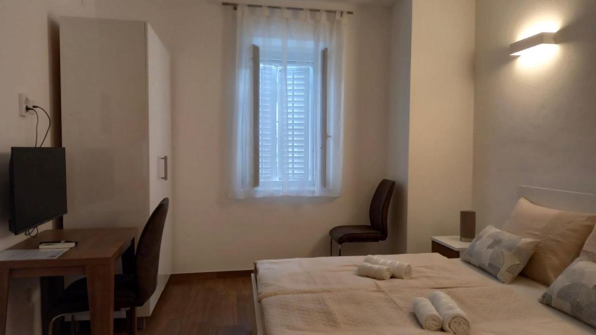 Double Room with Private Bathroom photo 2