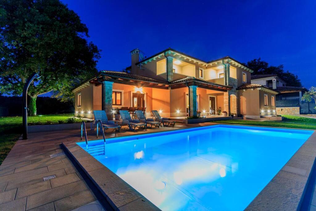Villa photo 2