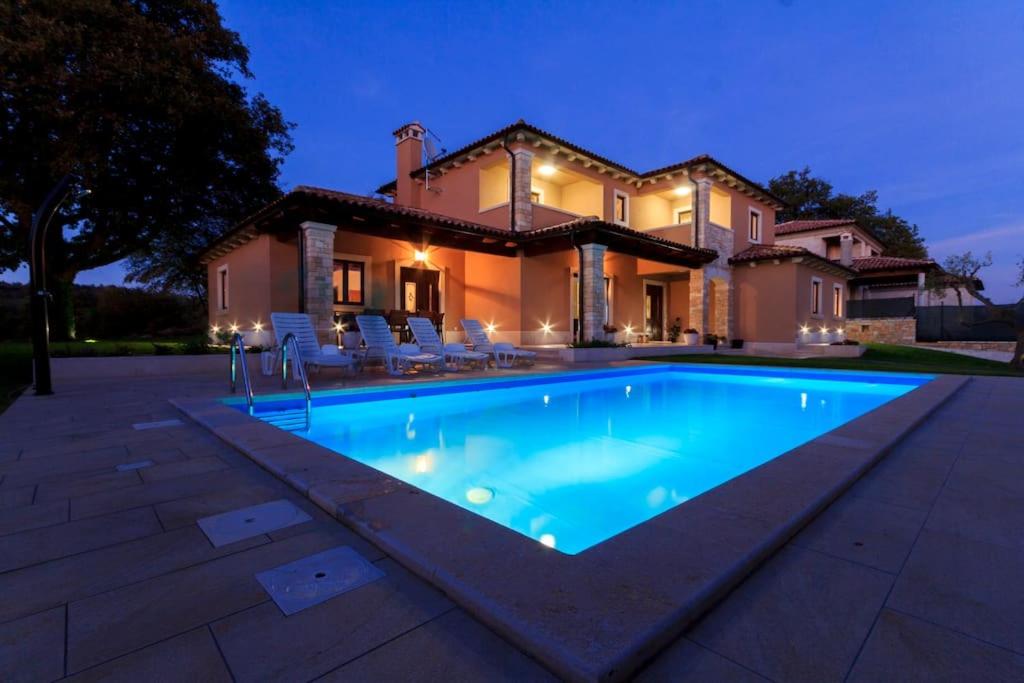 Villa photo 3