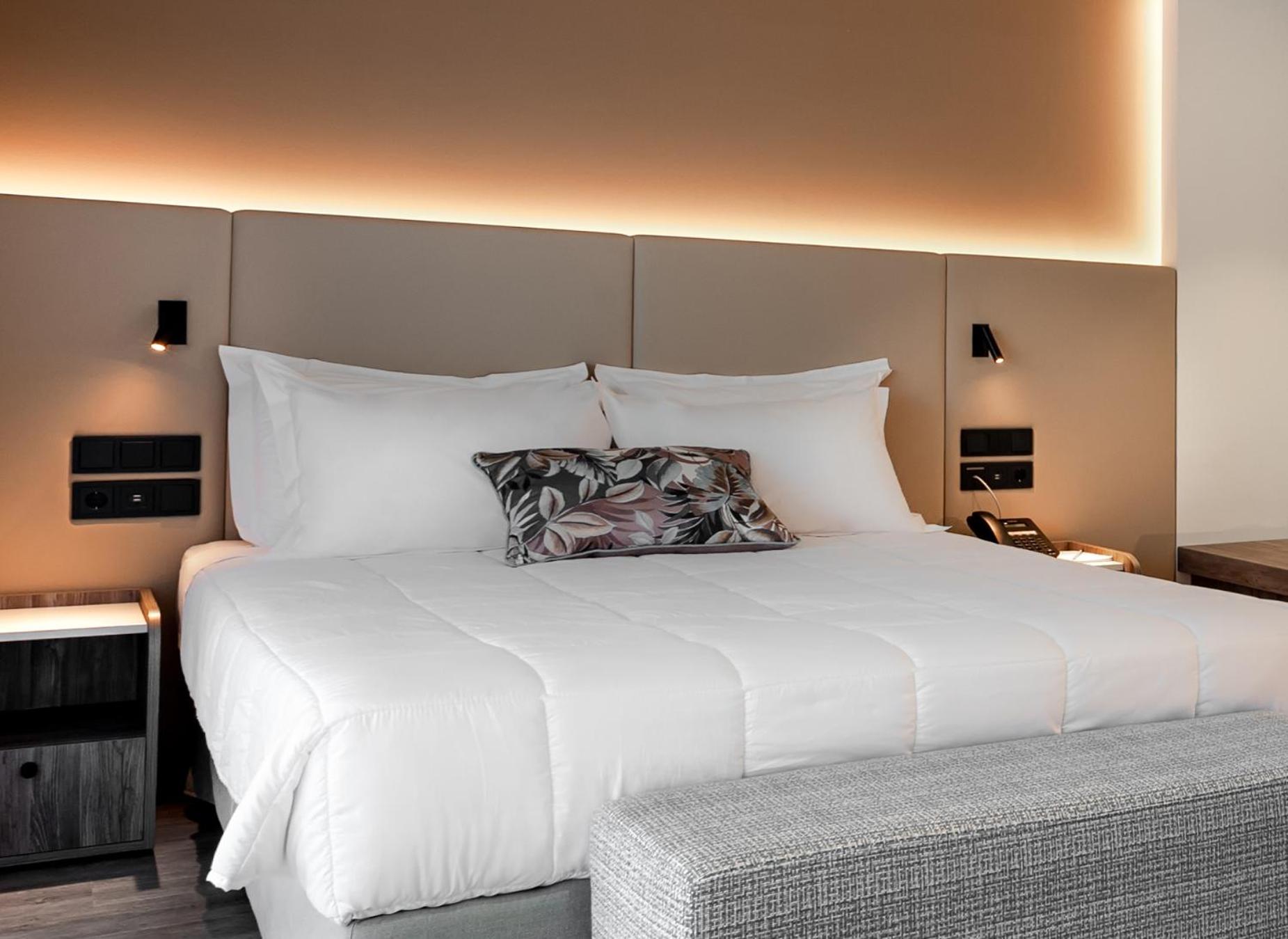Bed & Sleeping Area