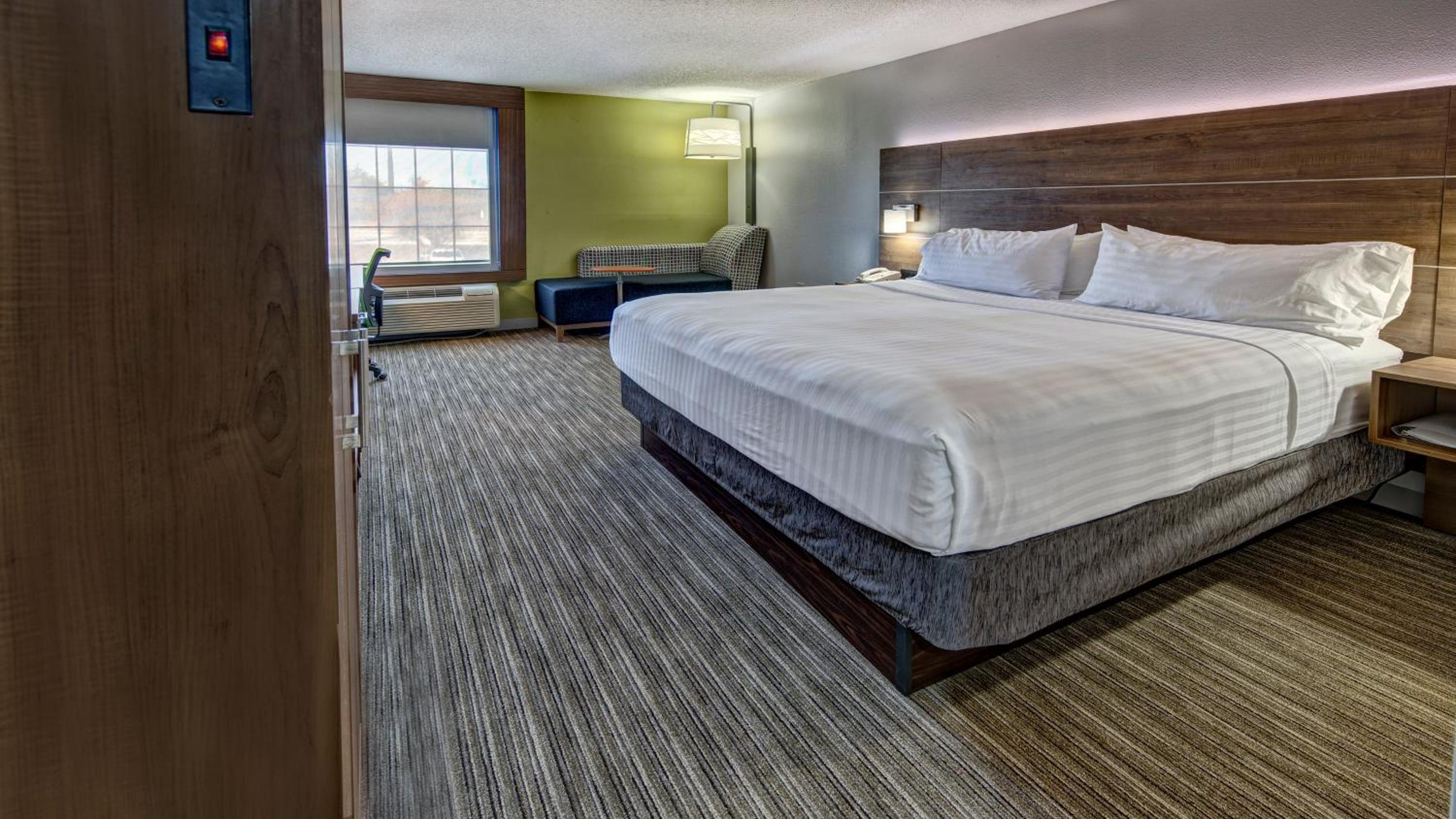 Standard King Room - Photo 1