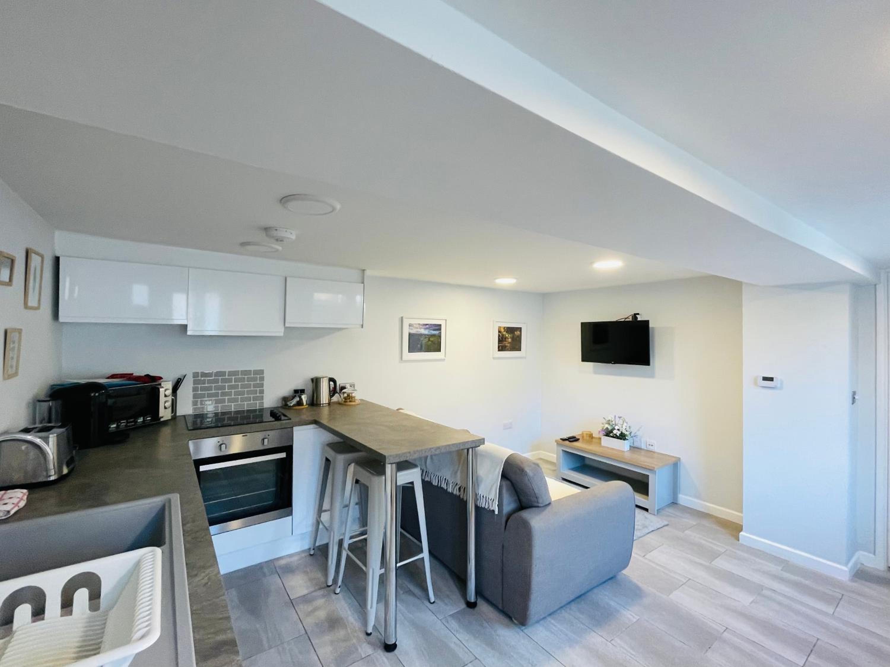 One-Bedroom Apartment - Photo 6