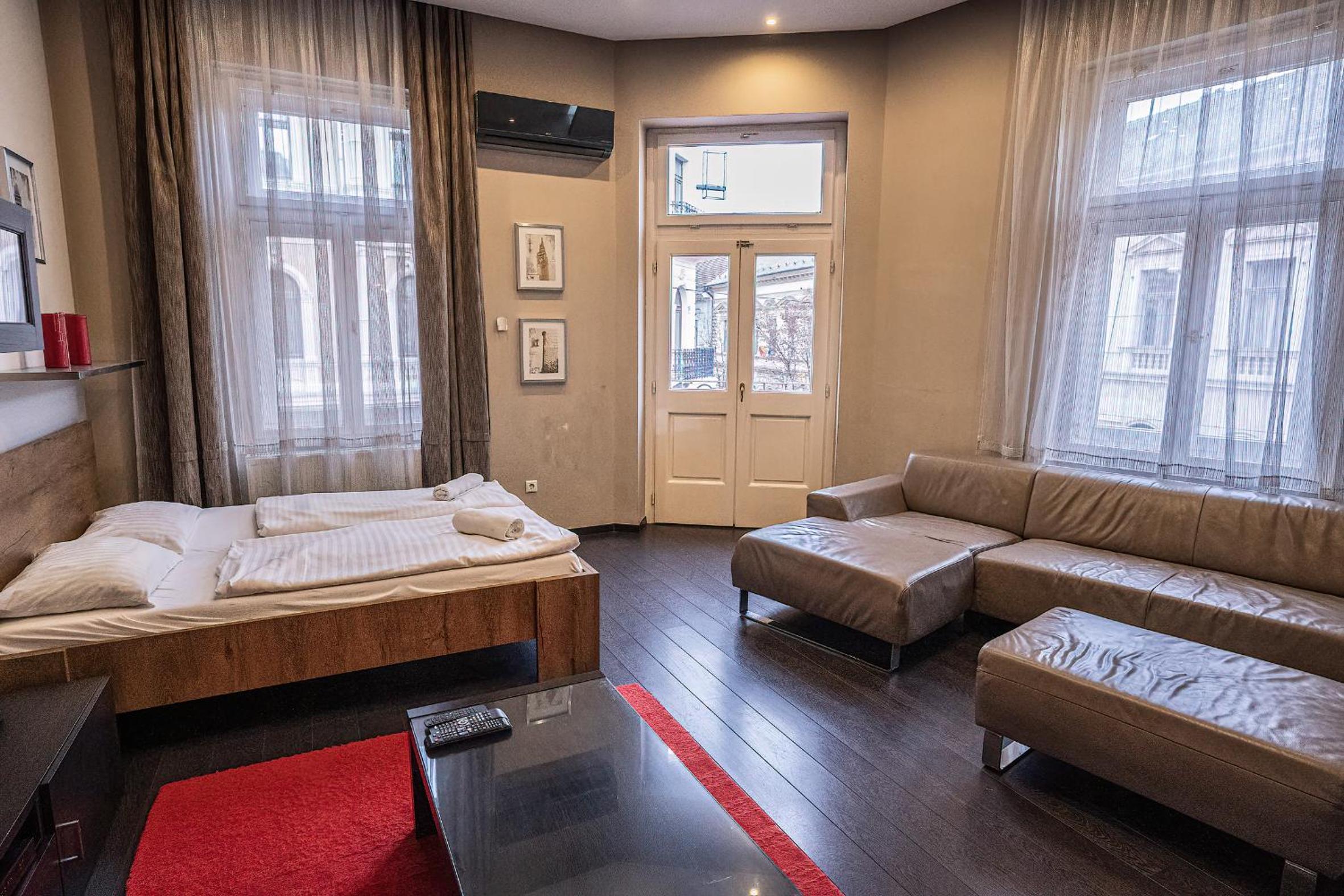 Three-Bedroom Apartment - Photo 28