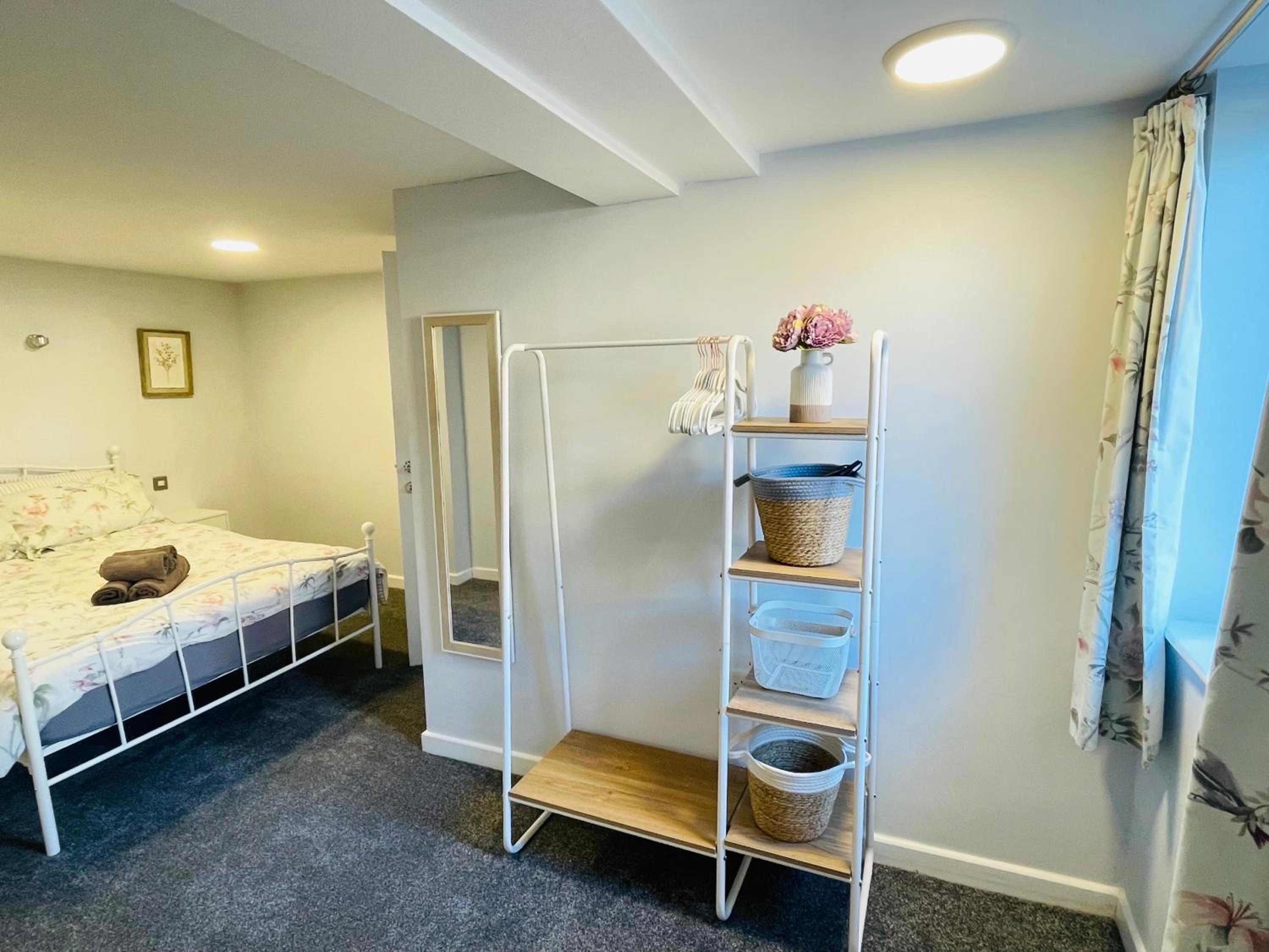 One-Bedroom Apartment - Photo 7