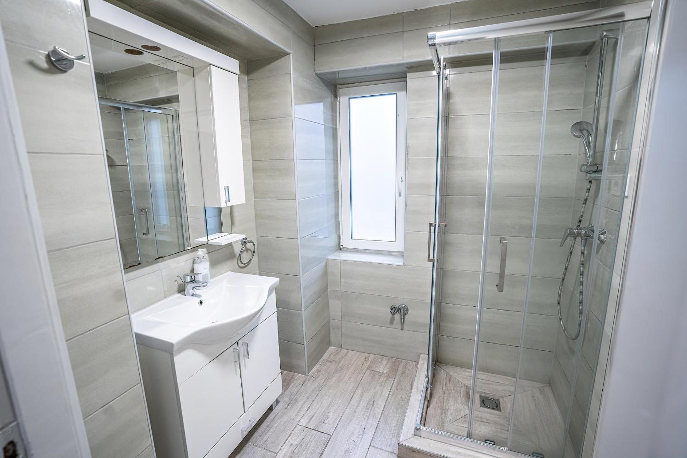 One-Bedroom Apartment - Photo 15