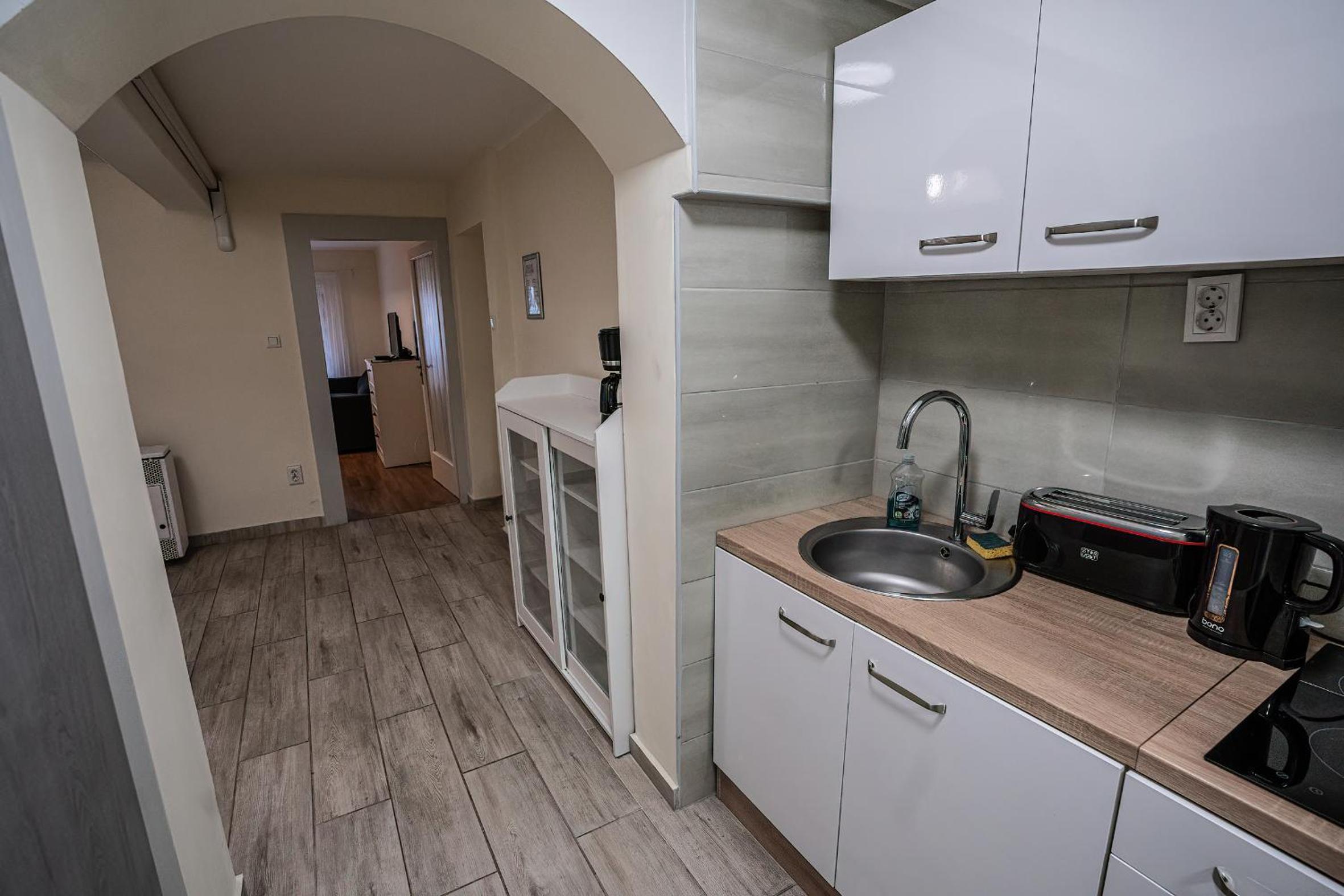 One-Bedroom Apartment - Photo 11