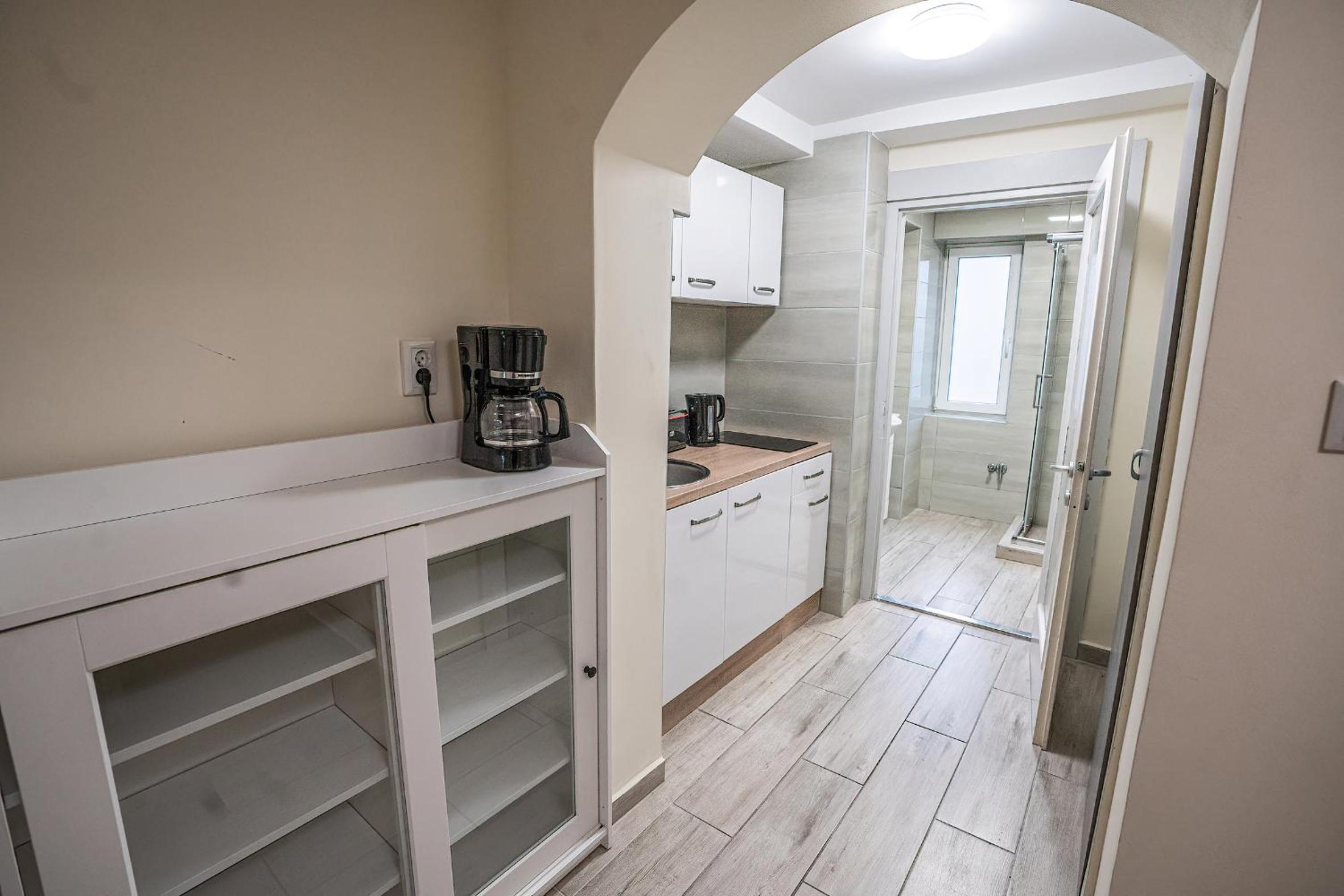 One-Bedroom Apartment - Photo 12