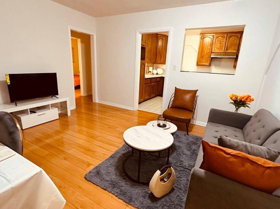 Three-Bedroom Apartment photo 3