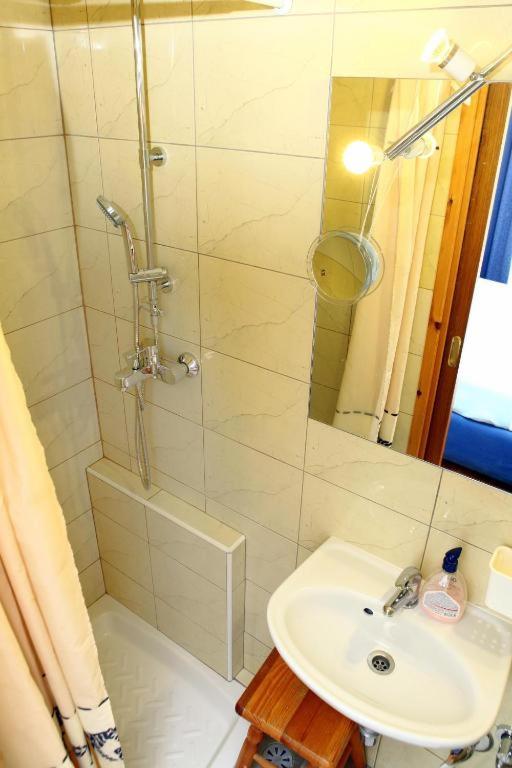 Economy Double Room photo 2