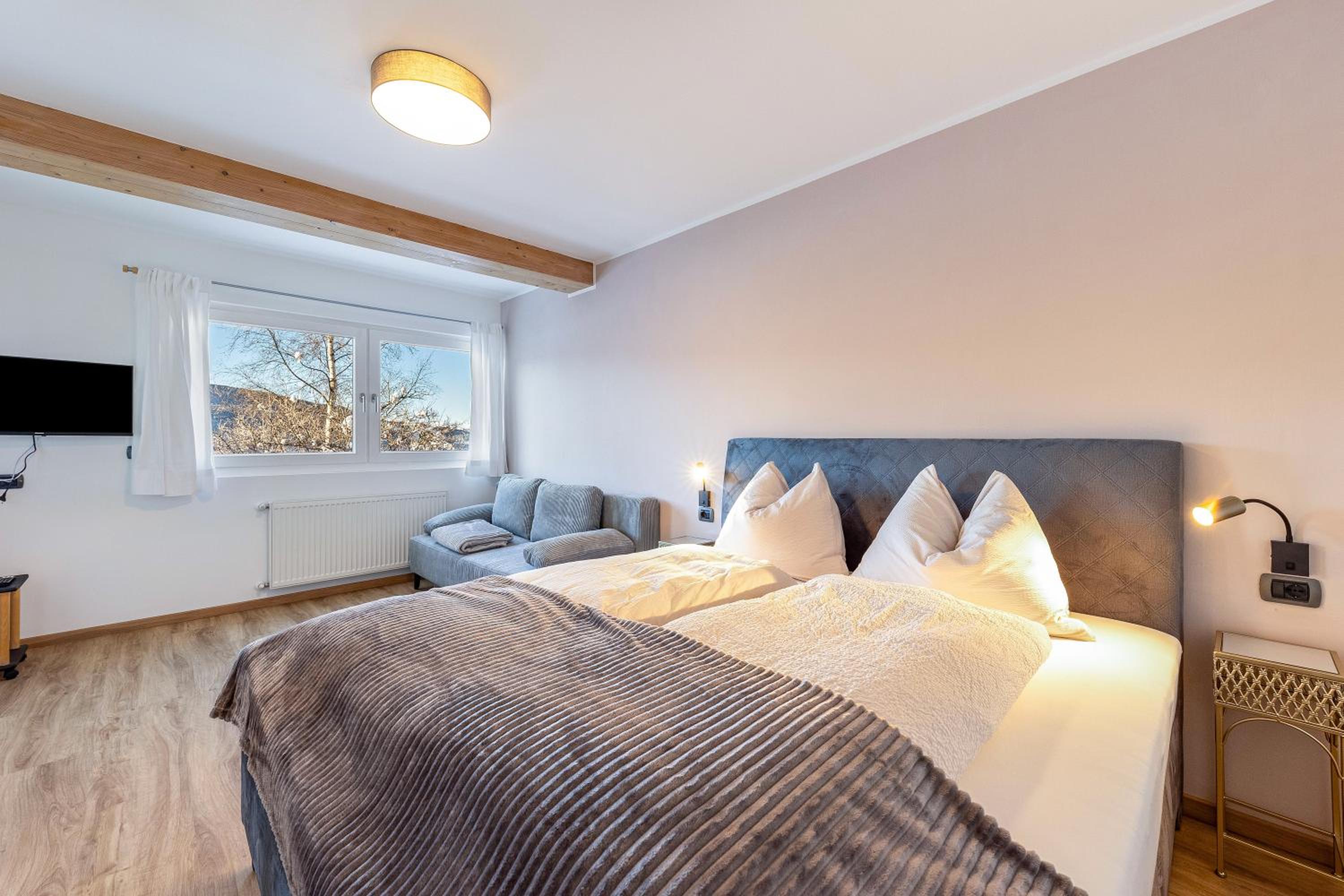 Superior One-Bedroom Apartment with Balcony
