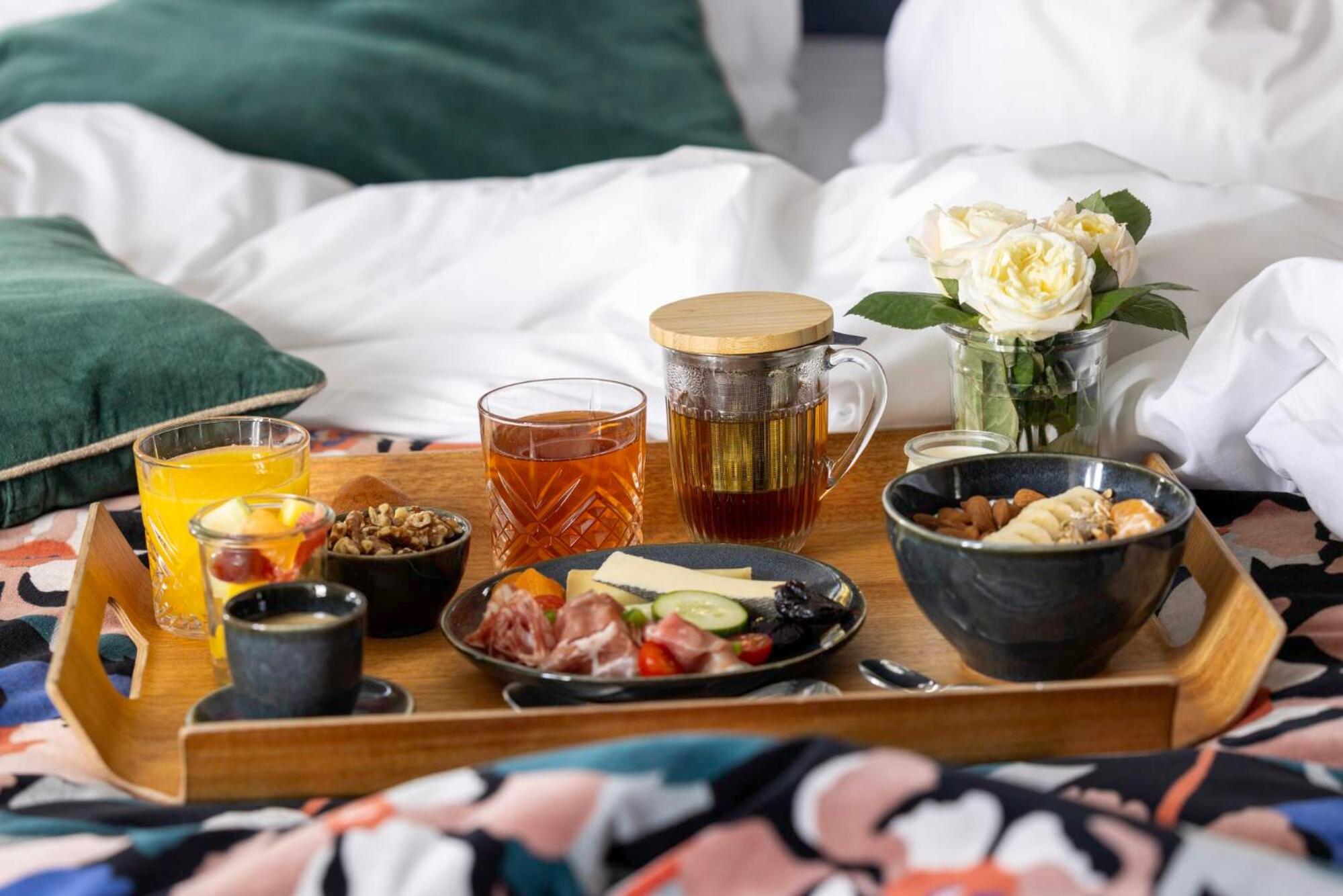 Two Adjacent Rooms thumbnail 5