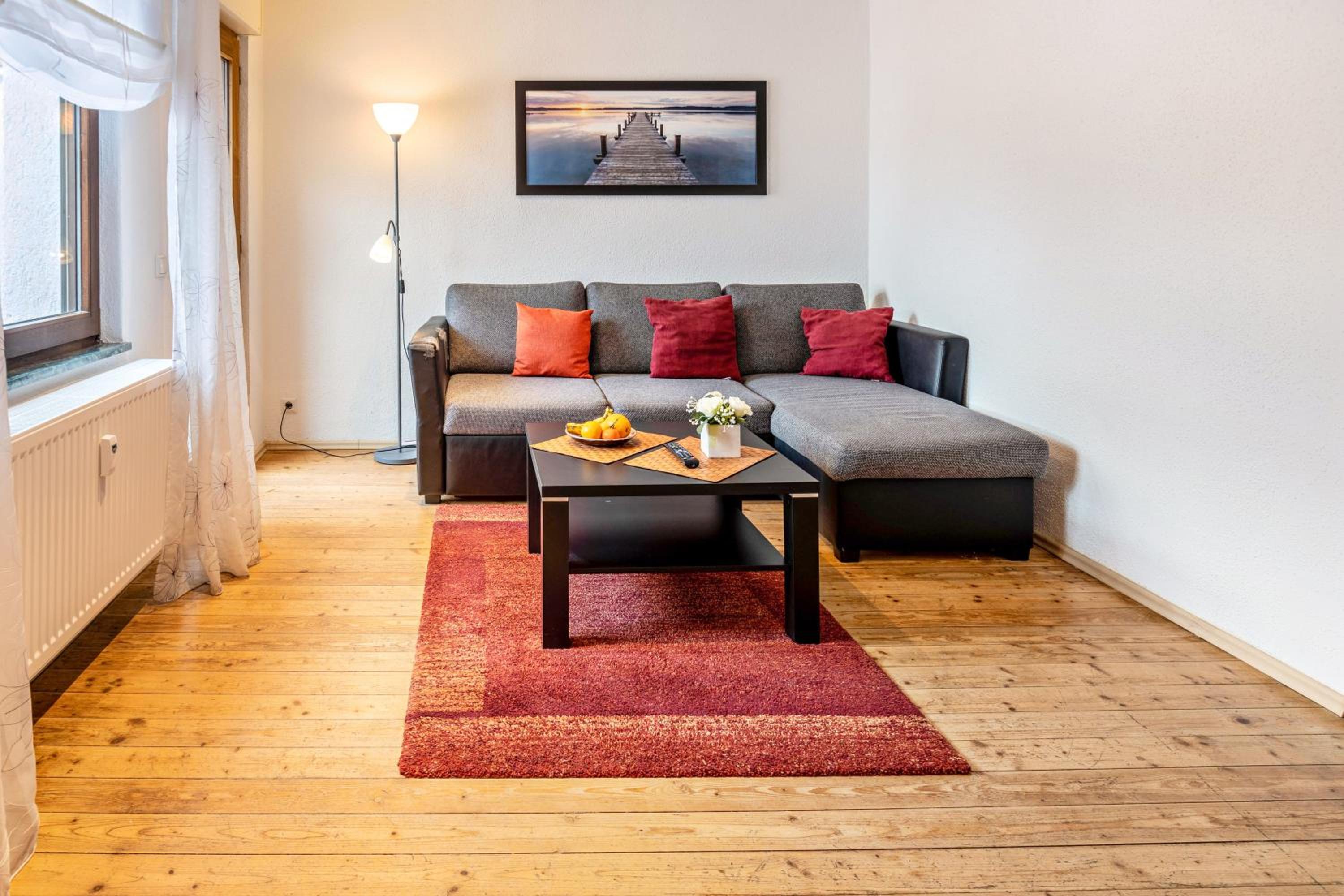 One-Bedroom Apartment with Lake View photo 1