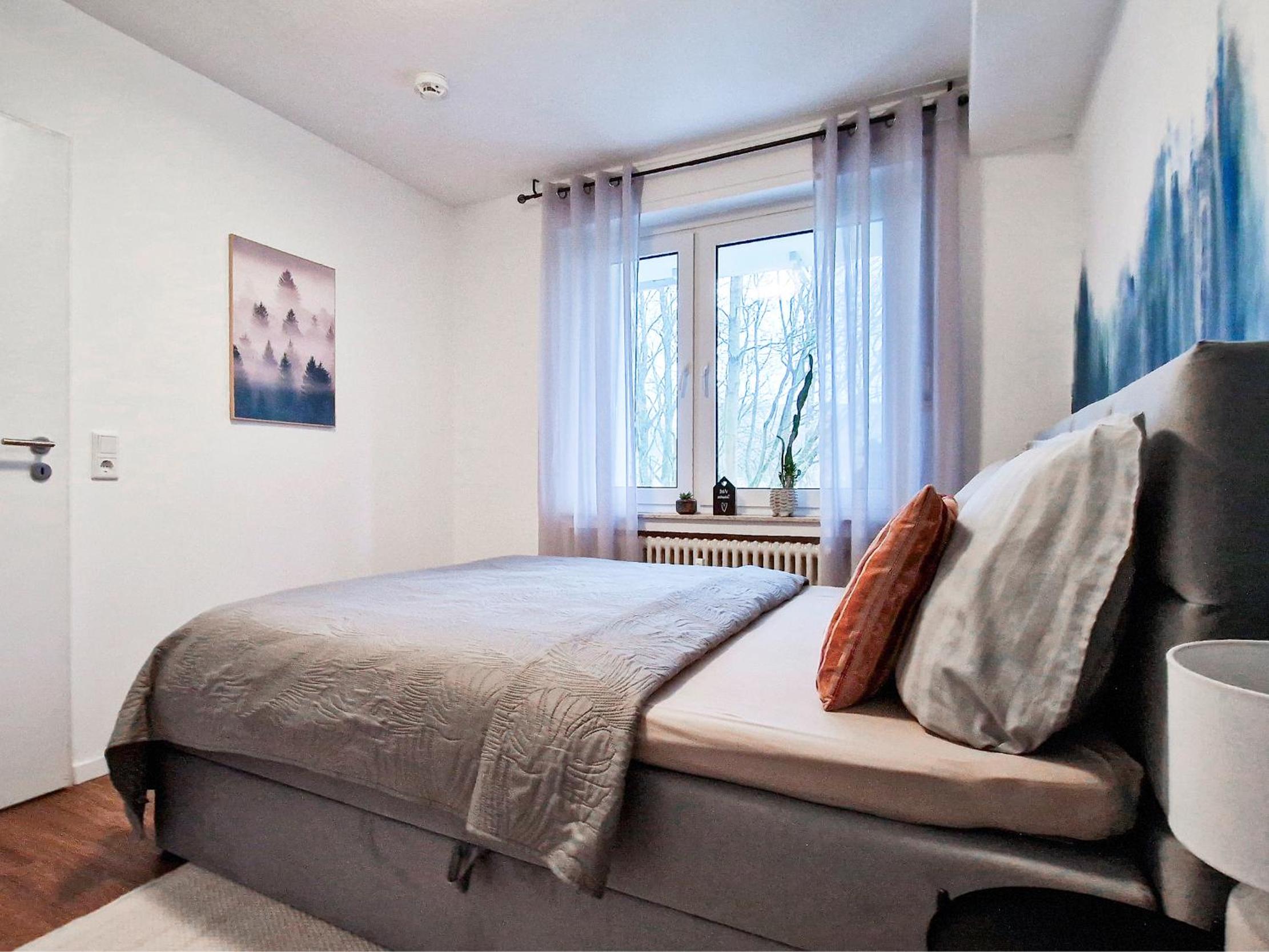 One-Bedroom Apartment - Photo 2