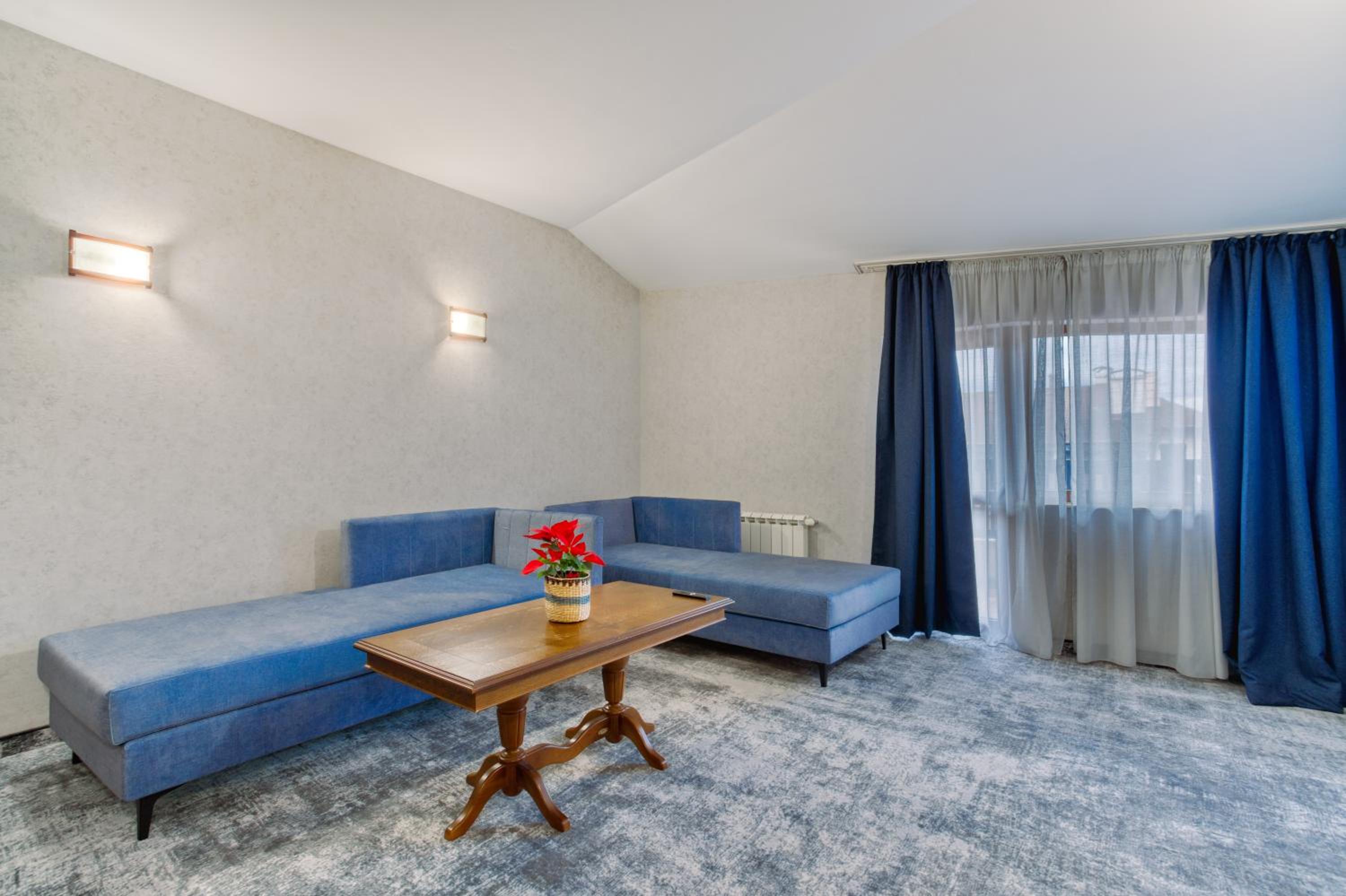 Apartment photo 2