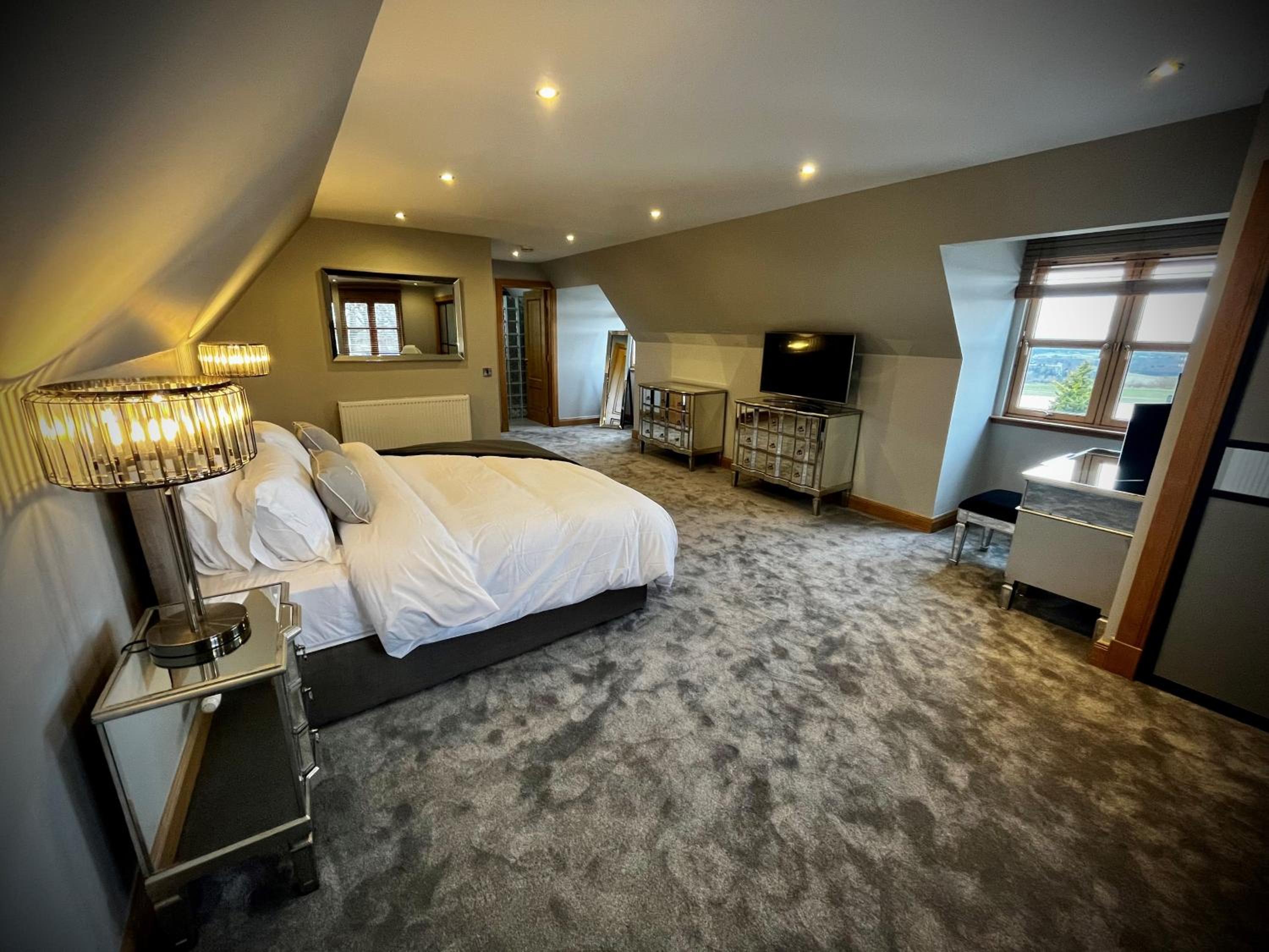 Four-Bedroom House photo 1