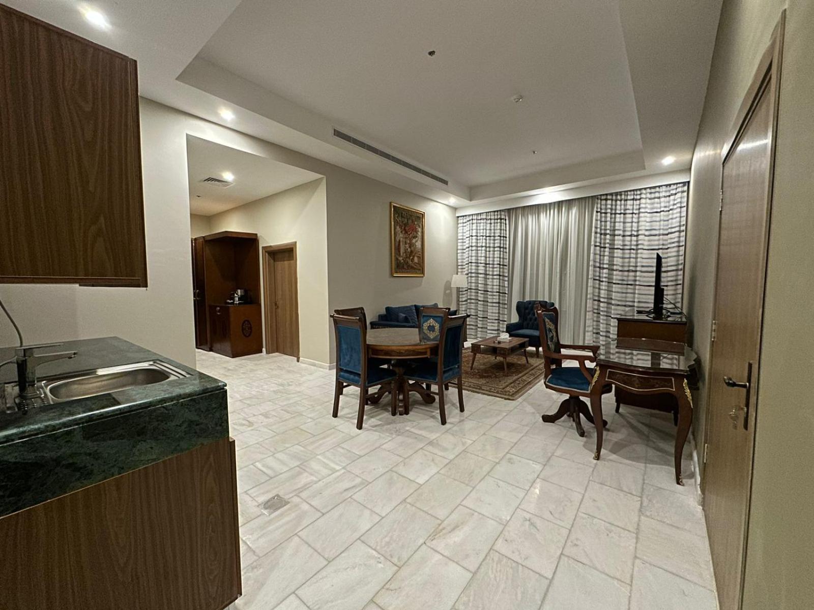 One-Bedroom Suite photo 1