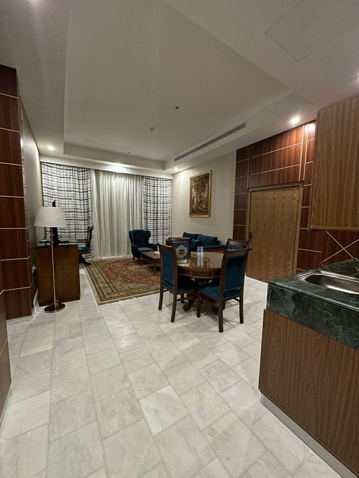 One-Bedroom Suite photo 3