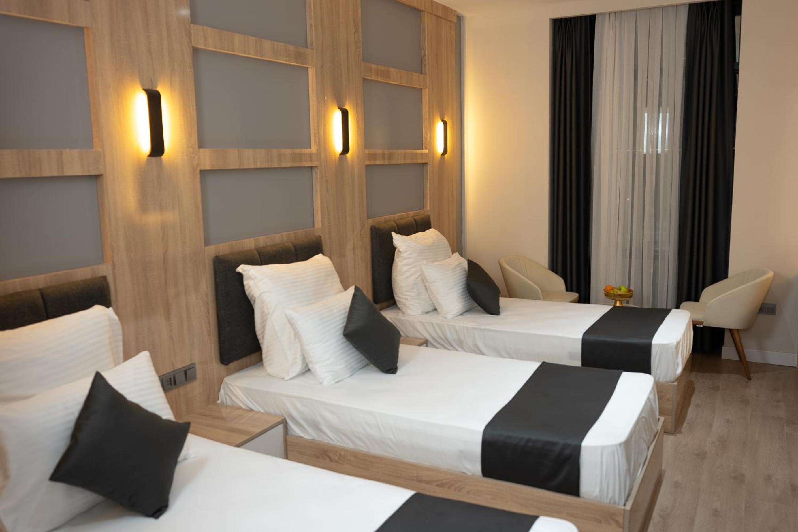 Deluxe Triple Room - Photo 1