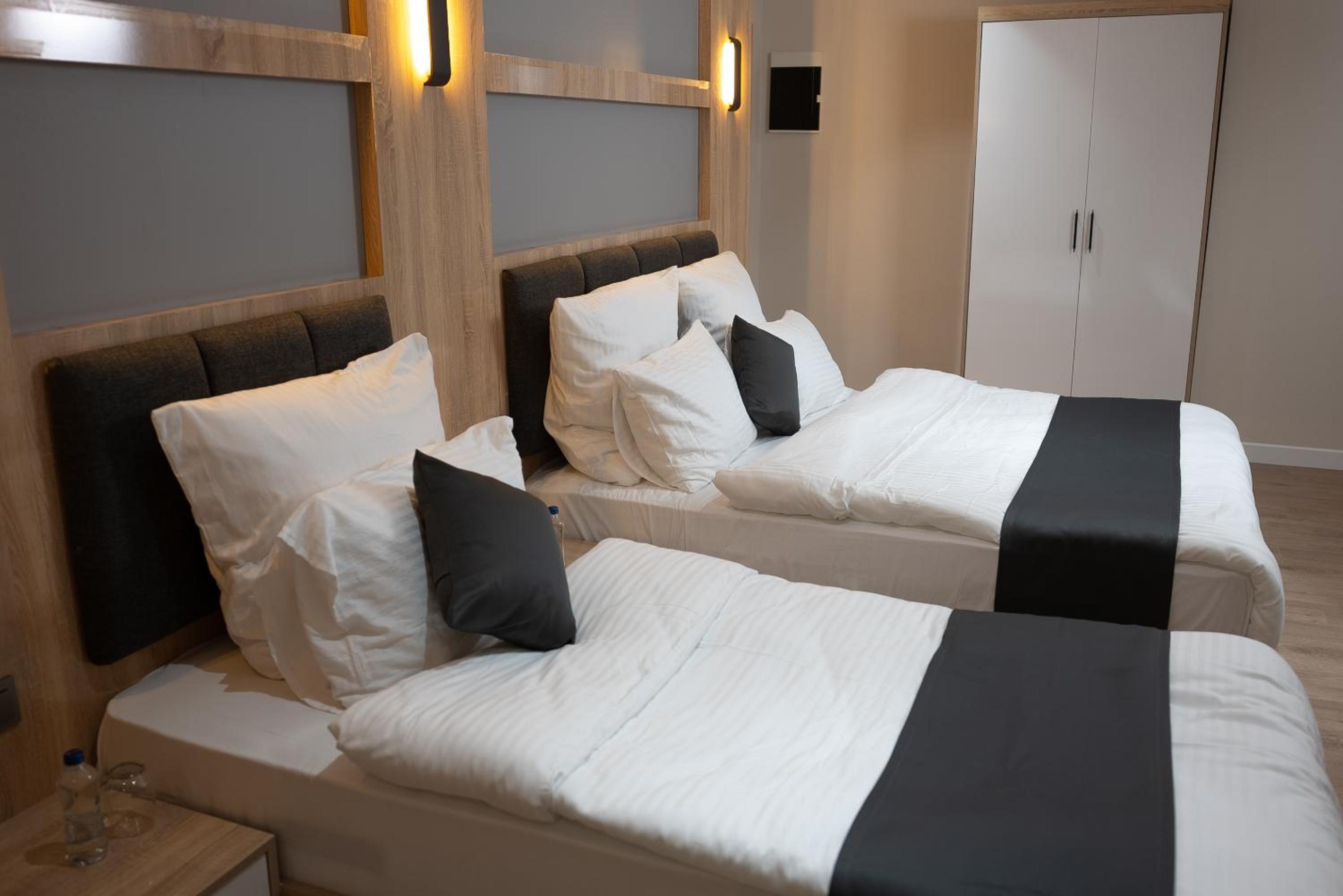 Deluxe Twin Room - Photo 2