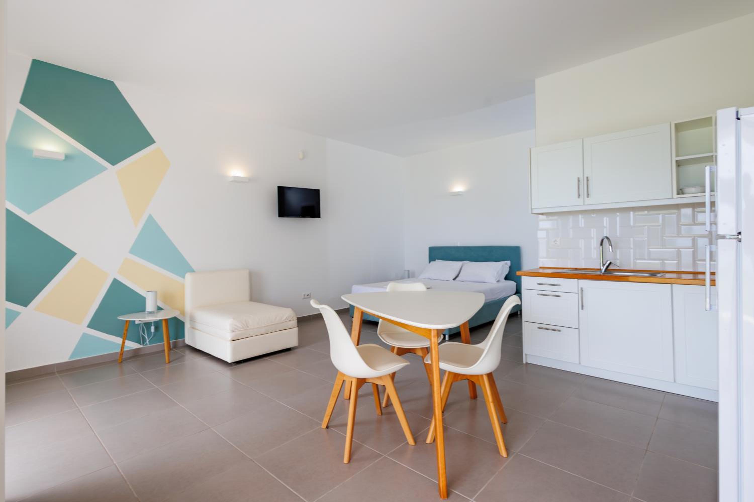 Apartment with Sea View - Photo 3