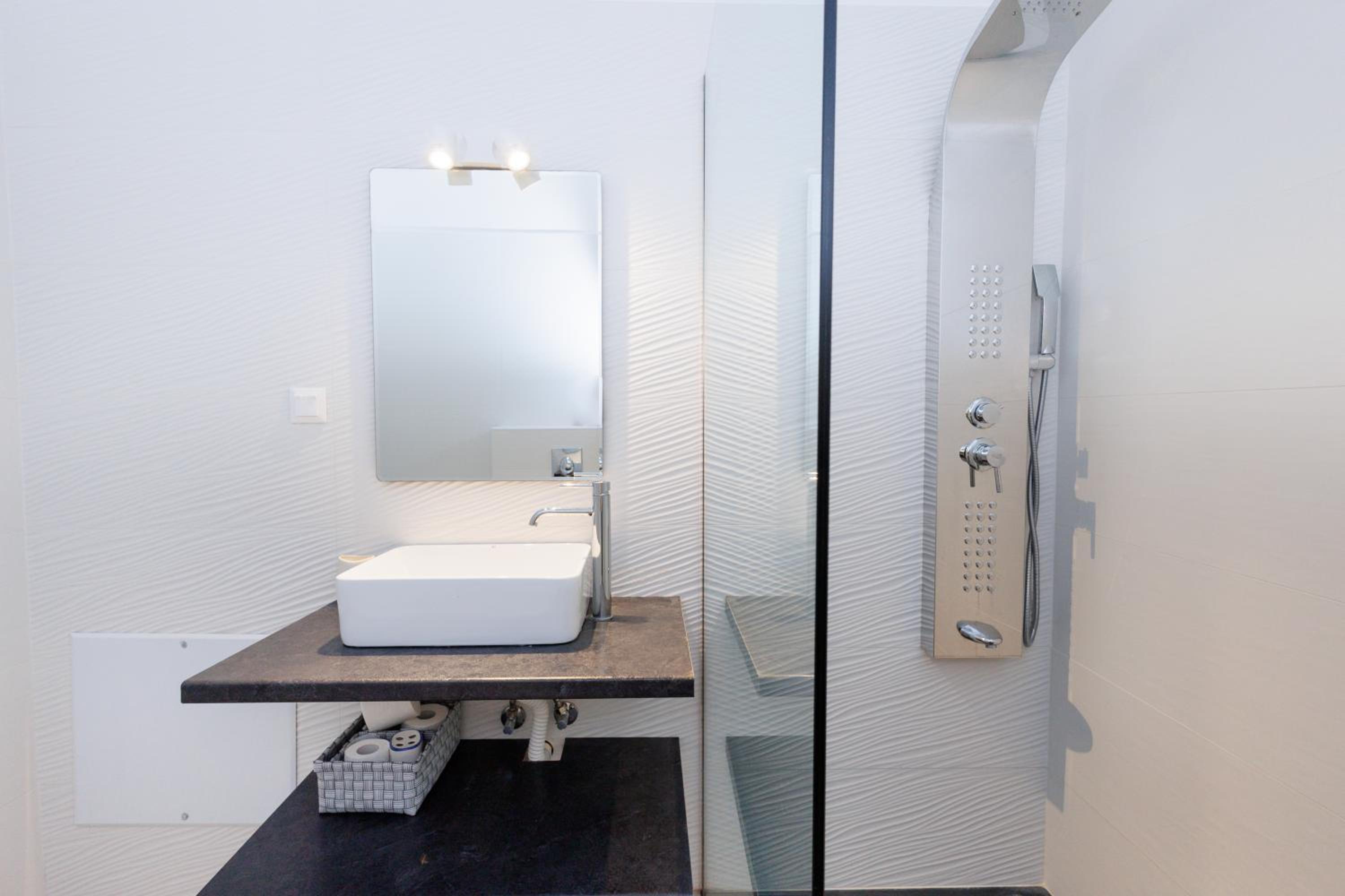 Apartment with Sea View - Photo 6