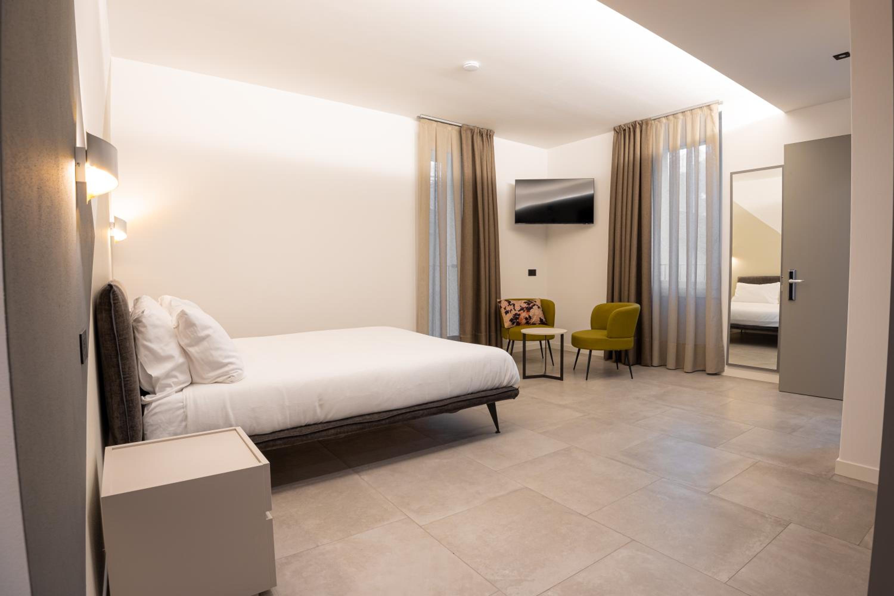 King Room - Disability Access - Photo 8