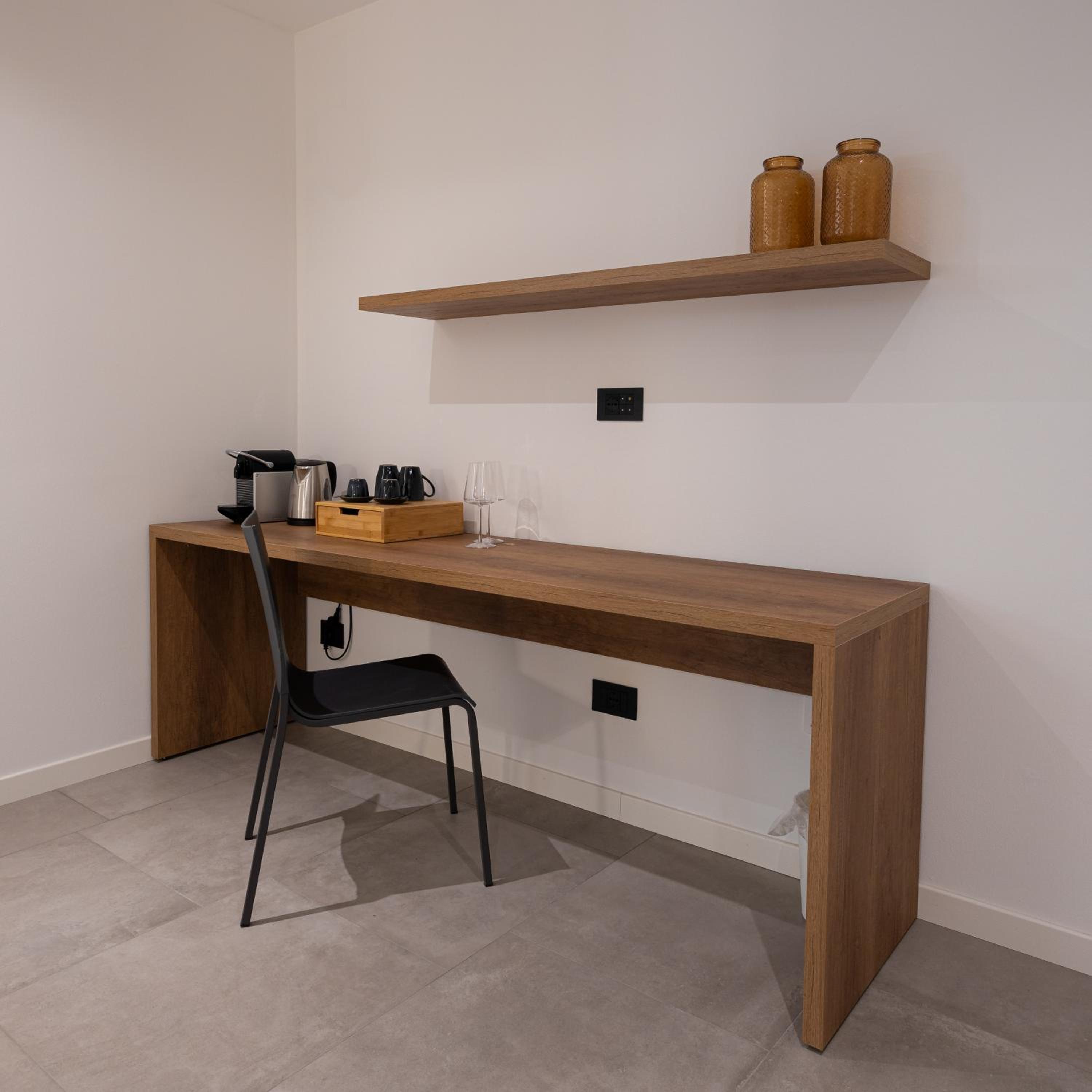 Deluxe Double Room with Bath - Photo 6