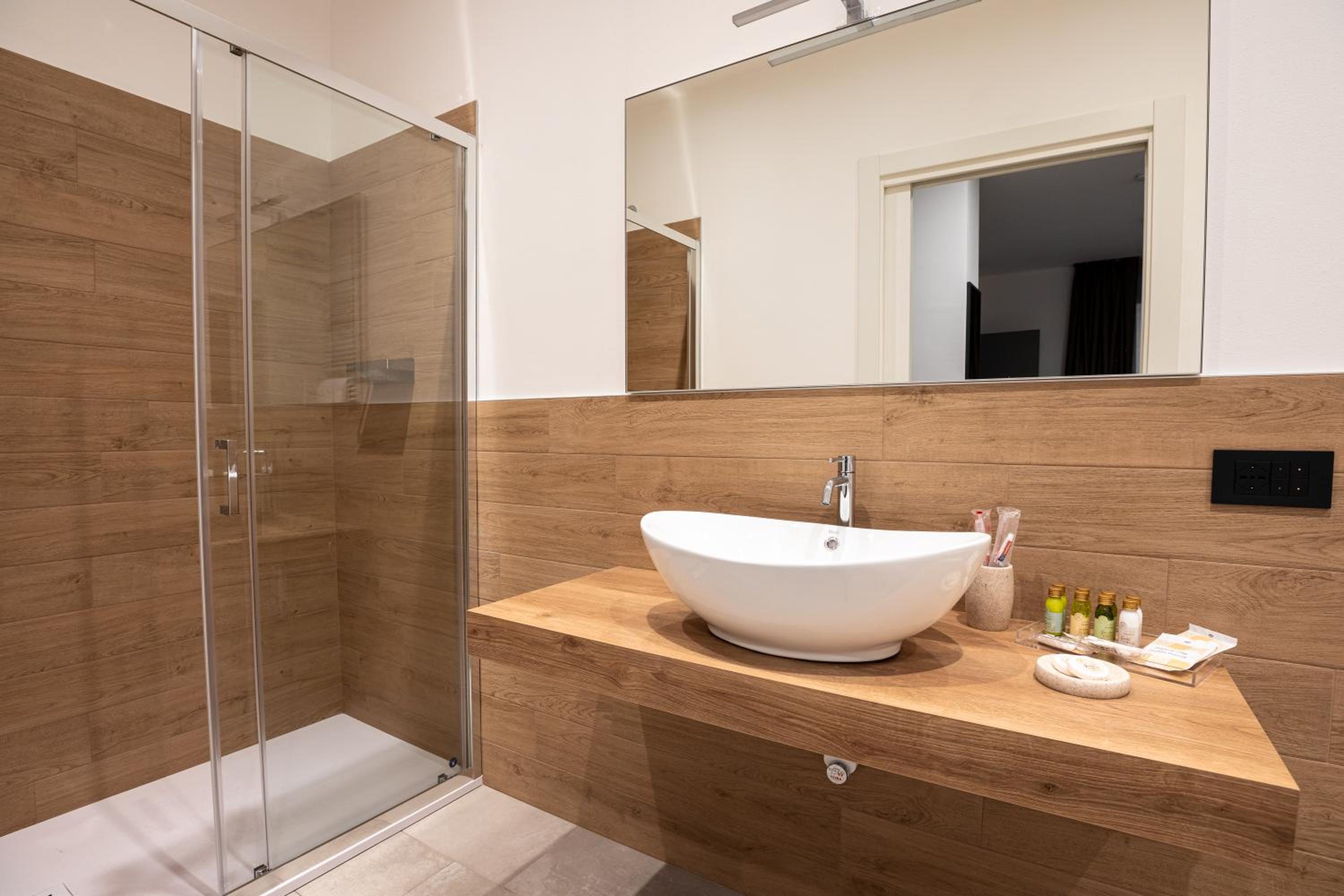 Superior Double or Twin Room - Photo 7