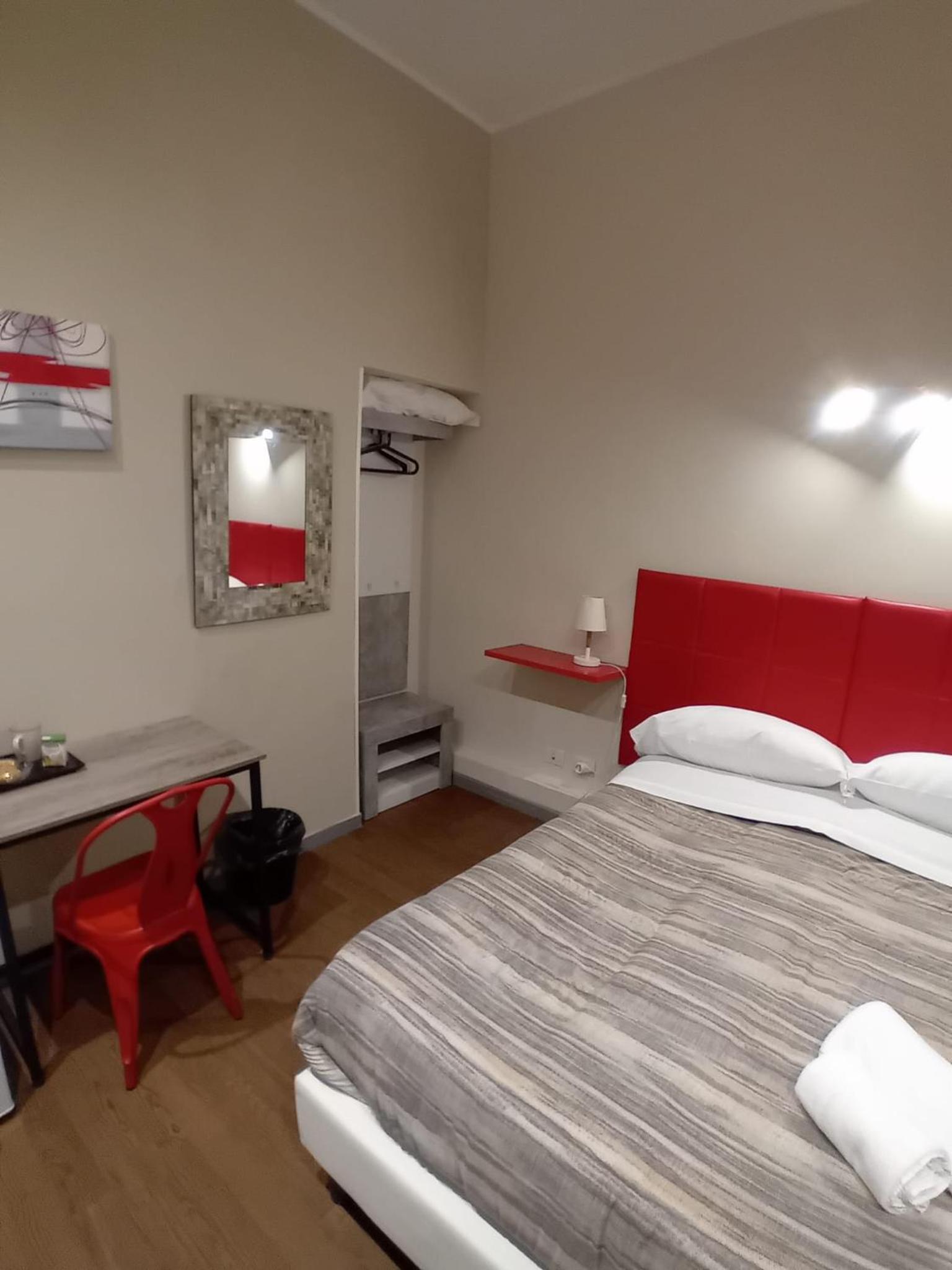 Single Room with Bathroom photo 3