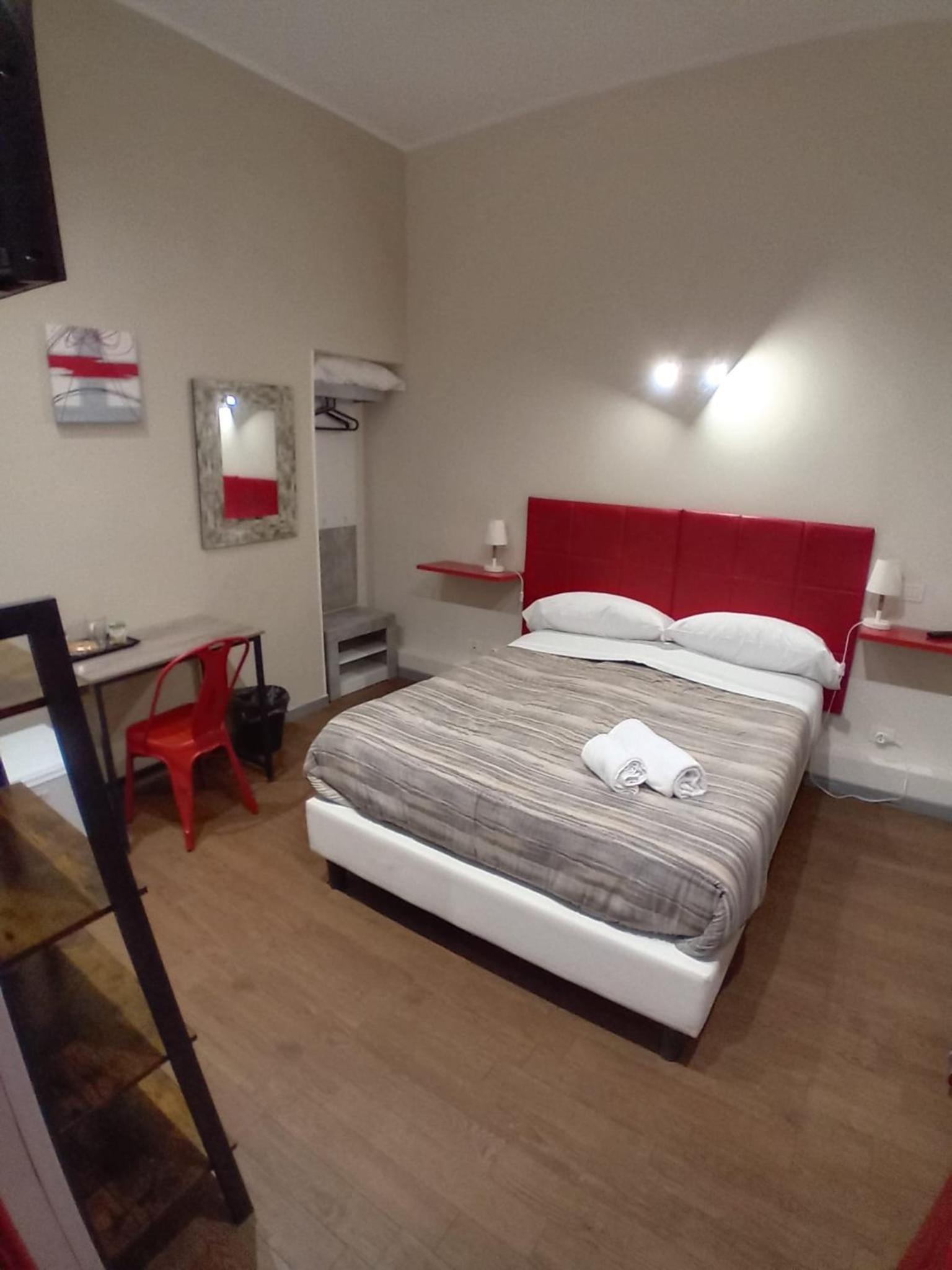 Single Room with Bathroom photo 3