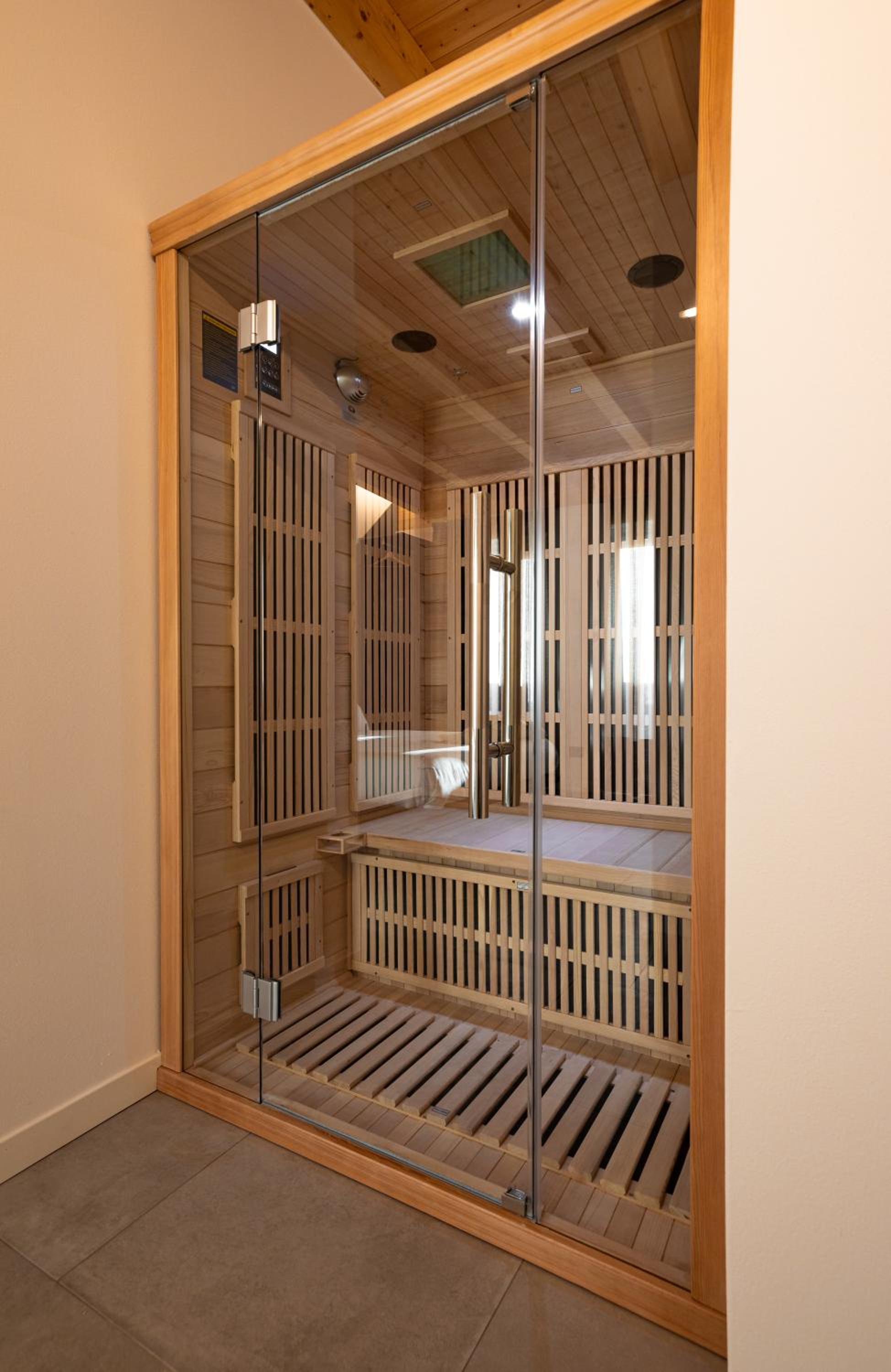 Deluxe Room - Photo 6