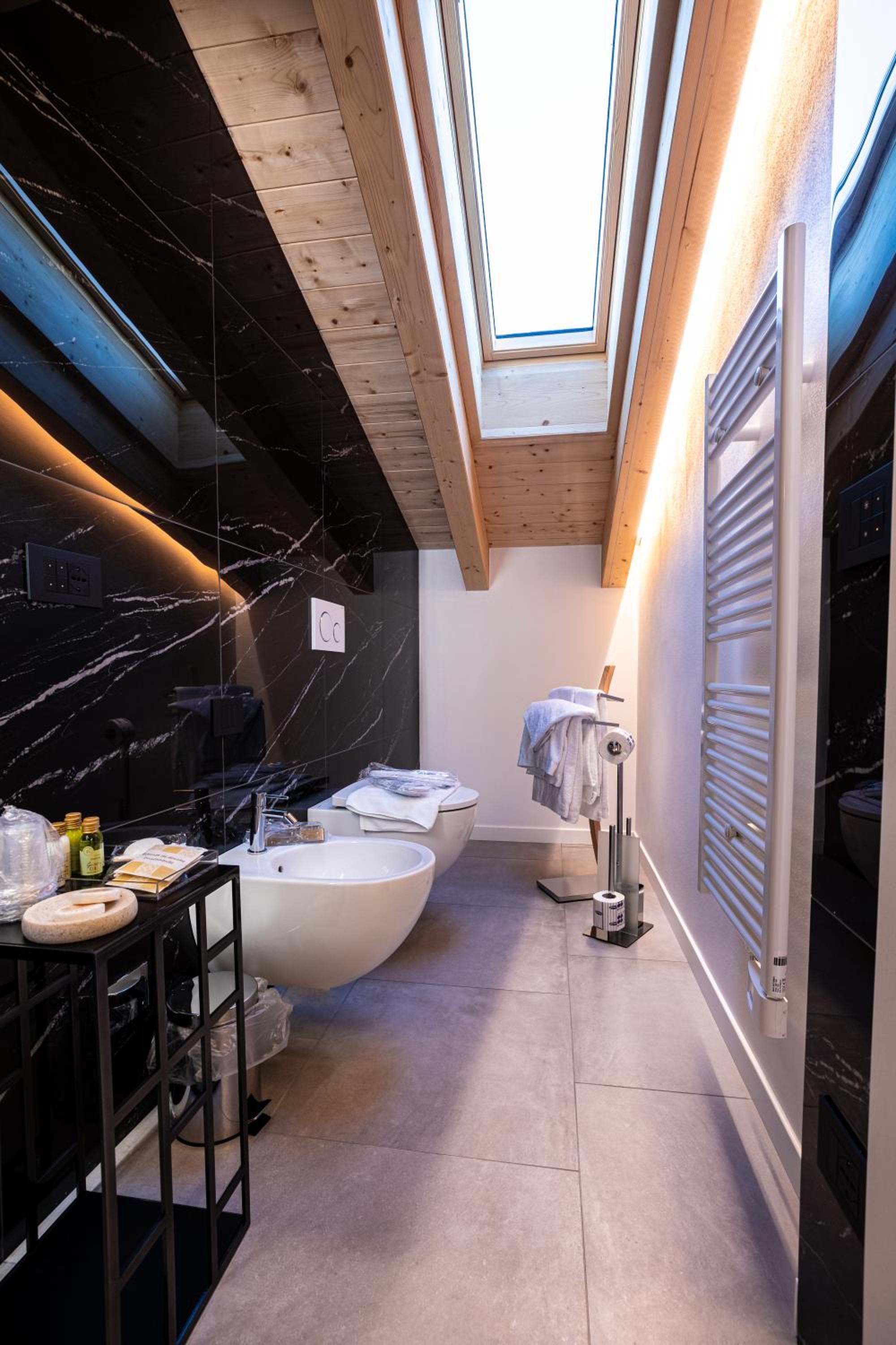 Deluxe Room - Photo 10