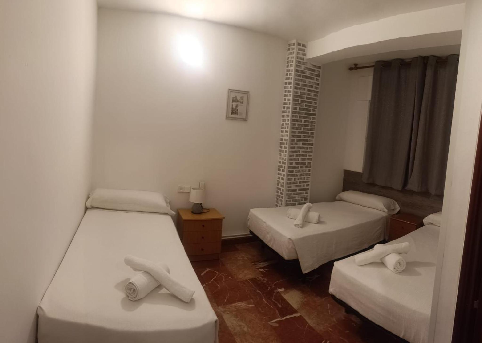 Habitación Triple con Baño Privado