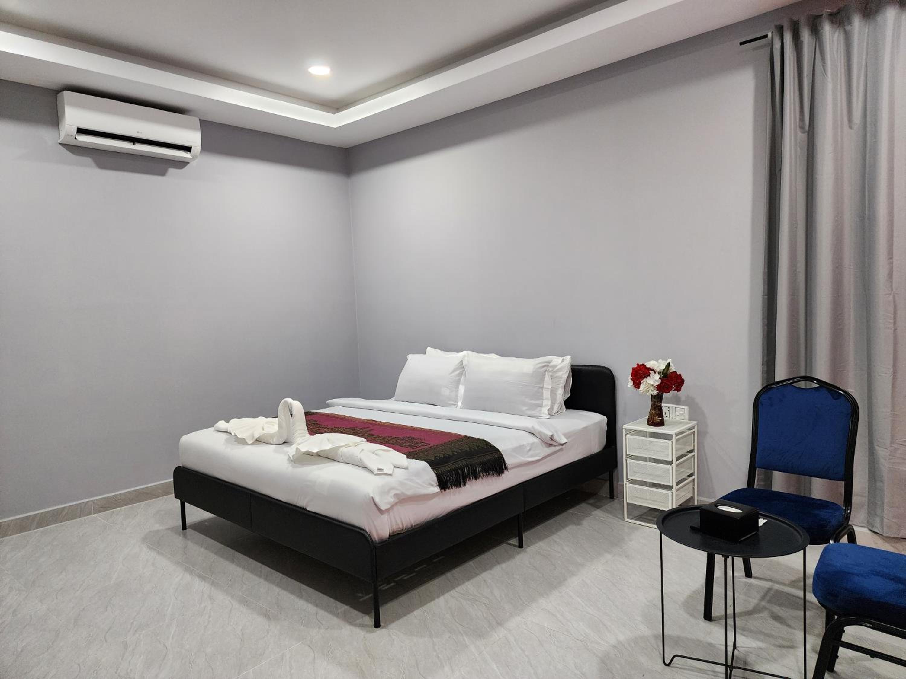 Superior King Room - Photo 8