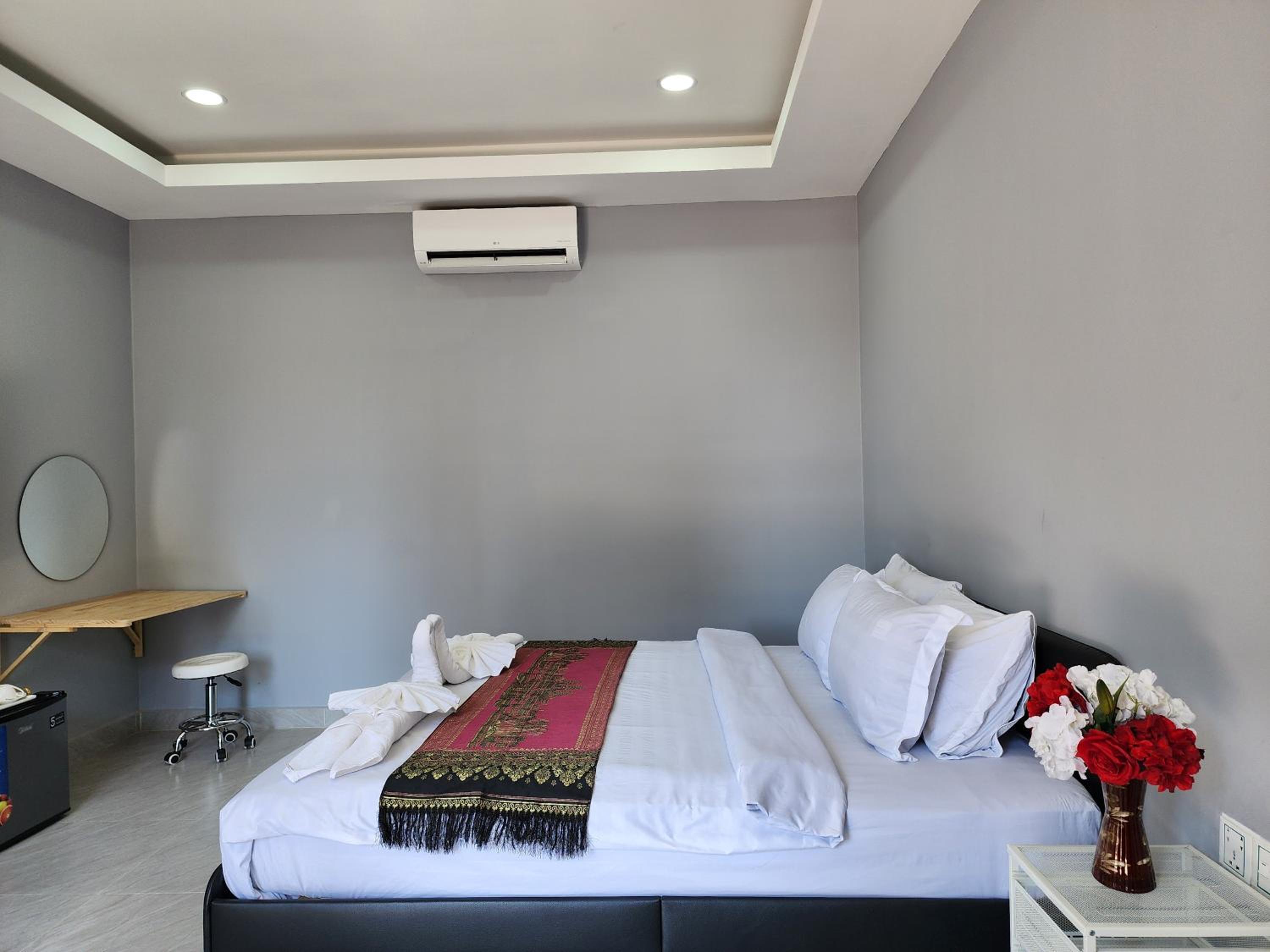 Superior King Room - Photo 9
