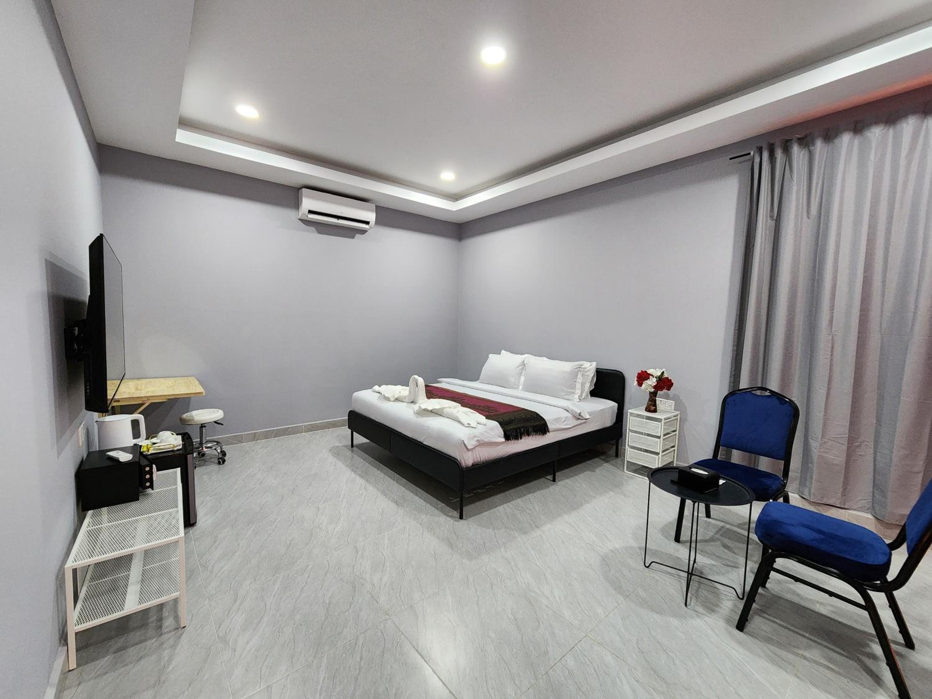 Superior King Room - Photo 12