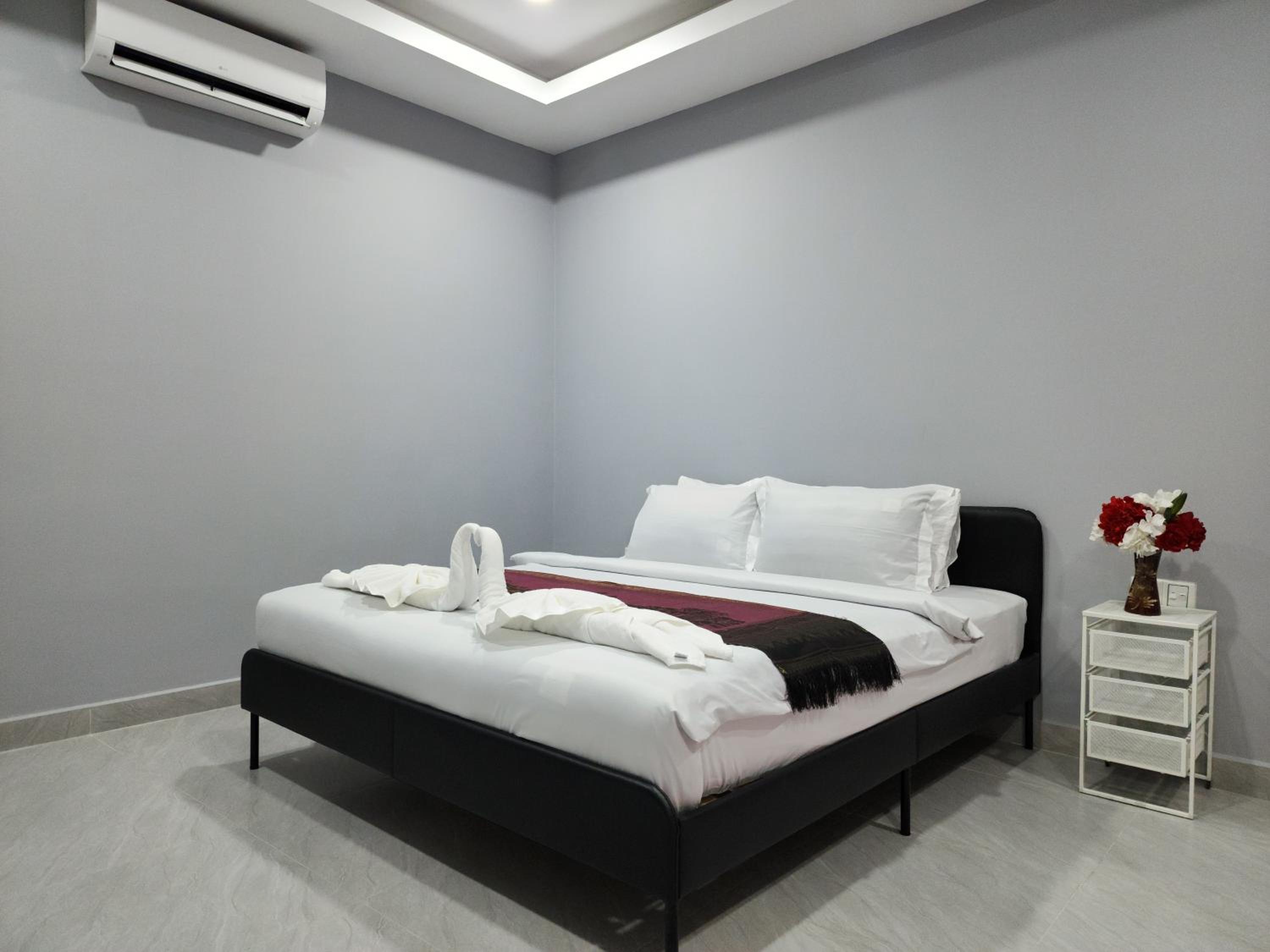 Superior King Room - Photo 21