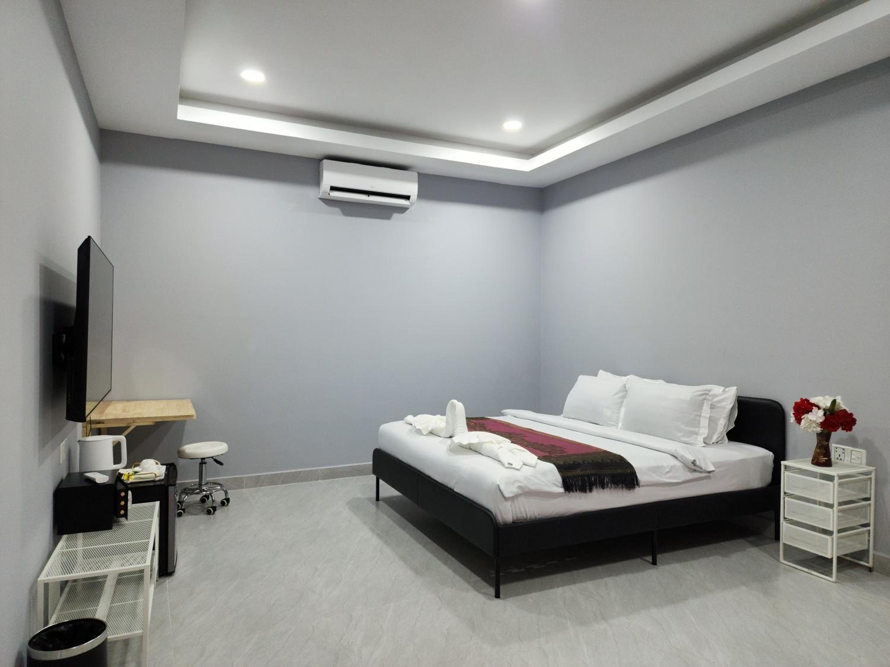 Superior King Room - Photo 25