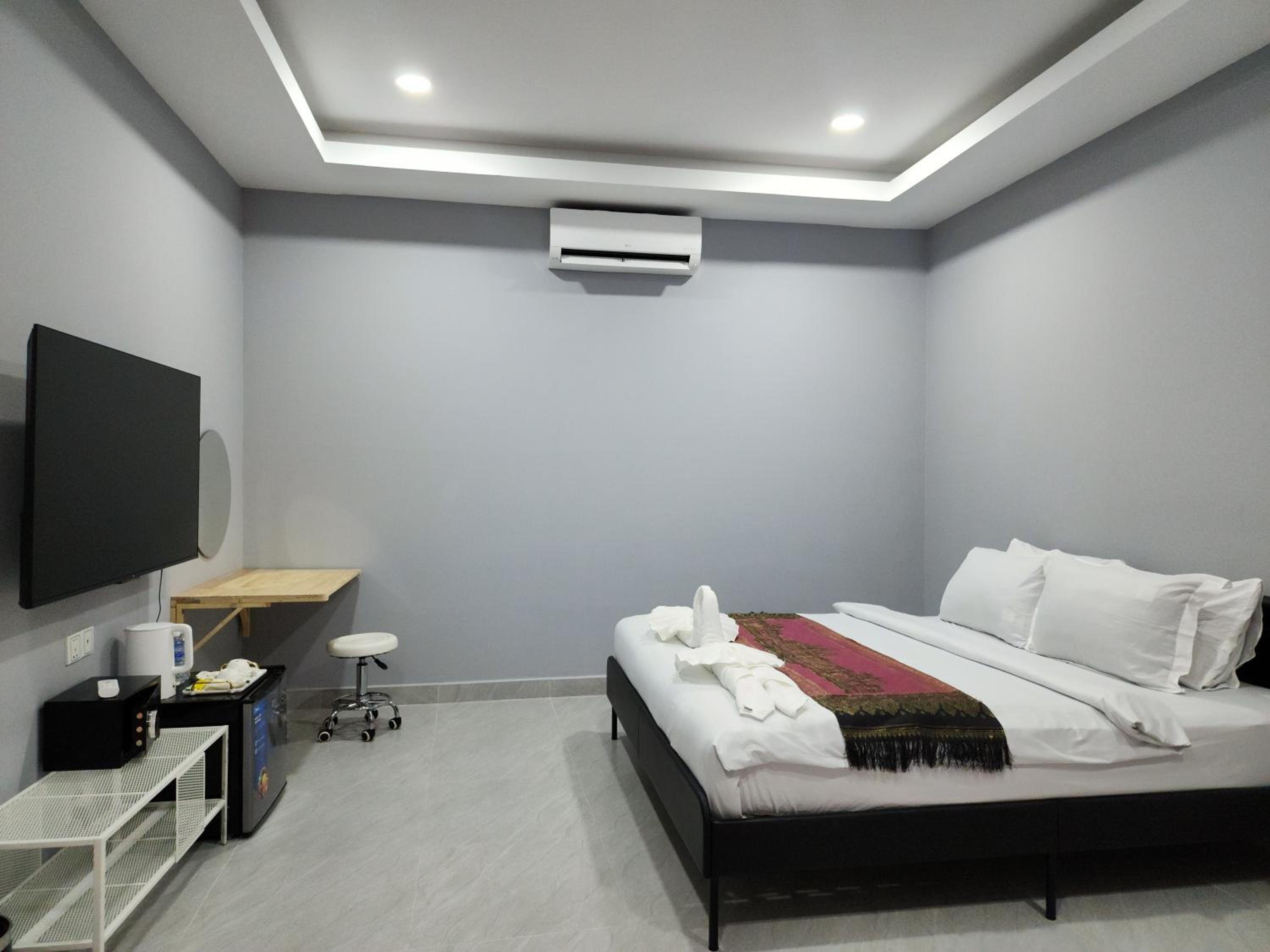 Superior King Room - Photo 20
